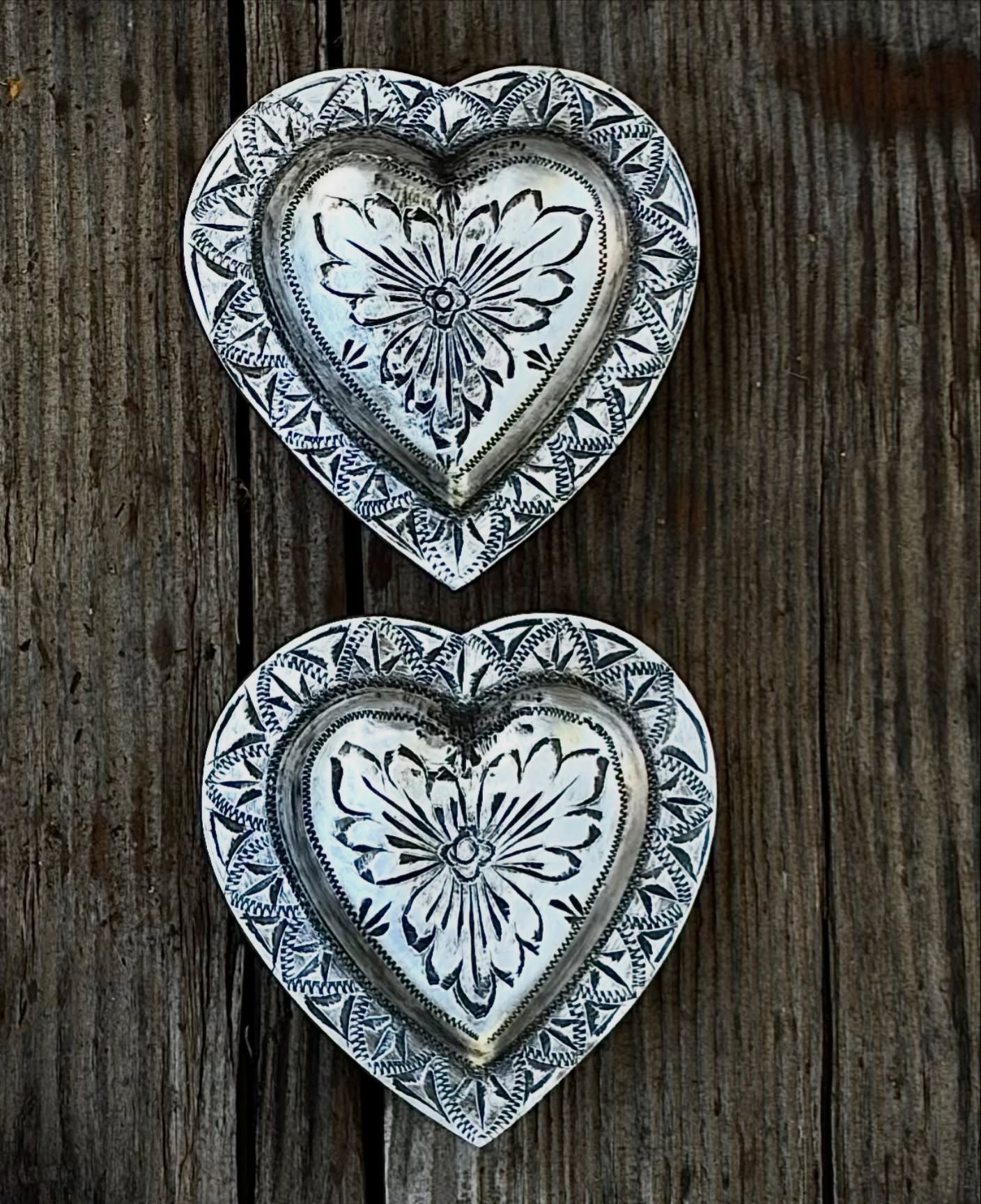 In stock and ready to ship! ❤️ puffed heart sterling silver bridle conchos ❤️ 
Available for purchase here: https://theoldspanishtrading.com/silver-buckles-and-conchos/silver-puffed-heart-sterling-silver-bridle-conchos-1 

Extra large 2&rdquo; Sterli