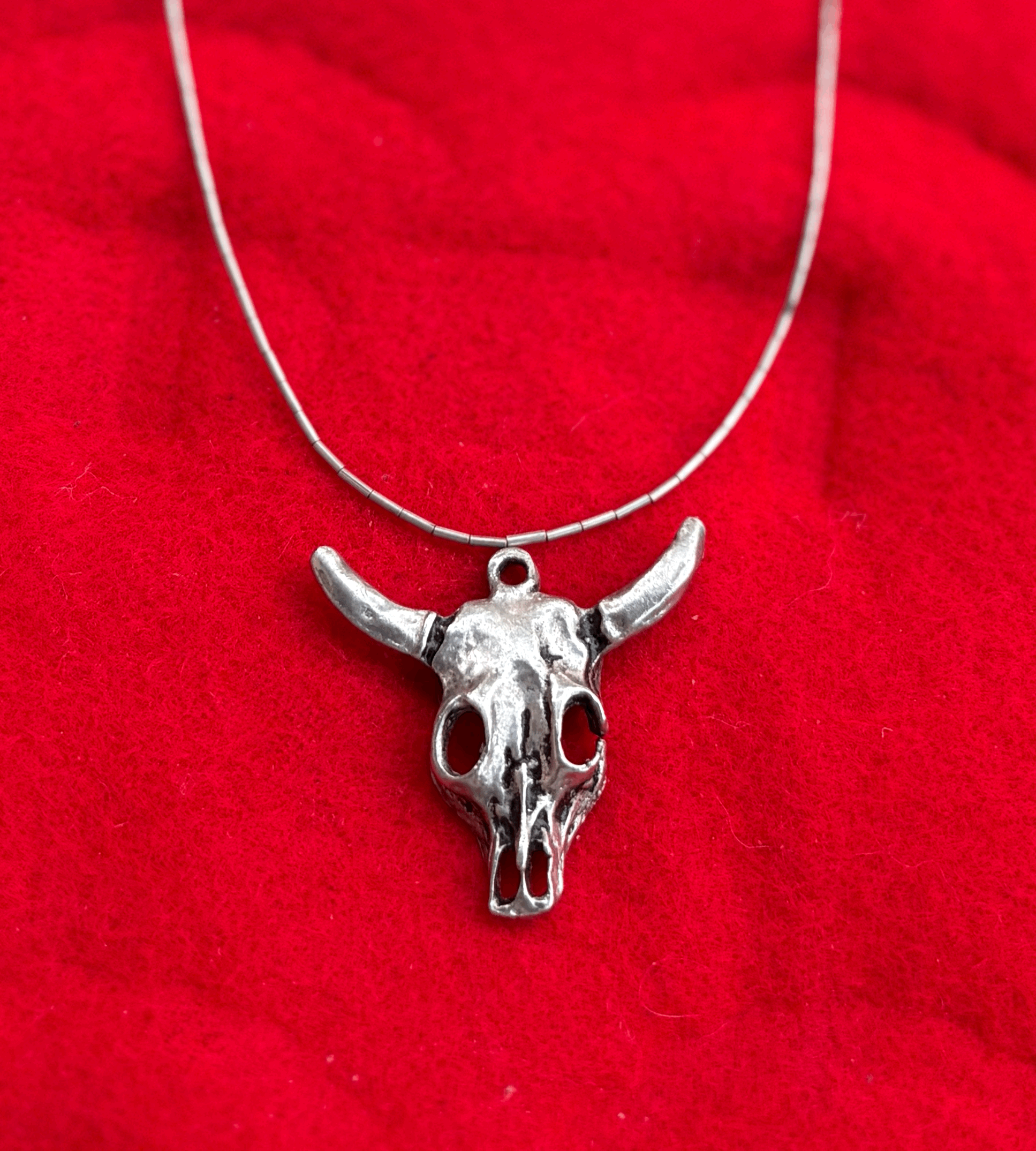 Beautiful Vintage Sterling Silver Buffalo Skull necklace.