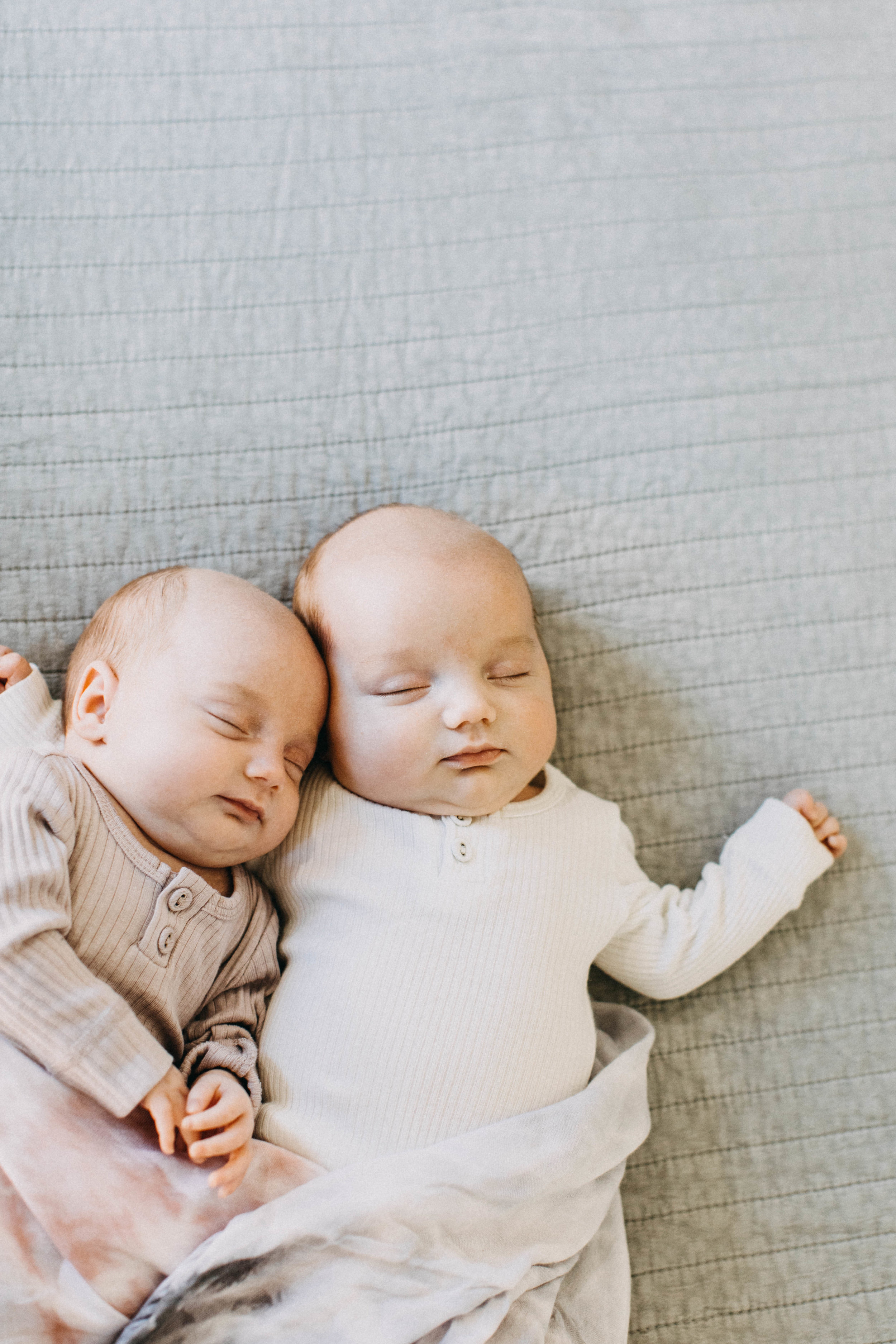 twin-newborn-photography-camden-macarthur-54.jpg