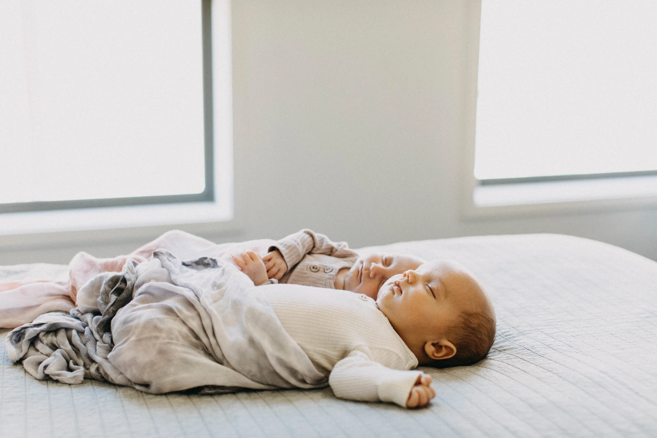 twin-newborn-photography-camden-macarthur-55.jpg