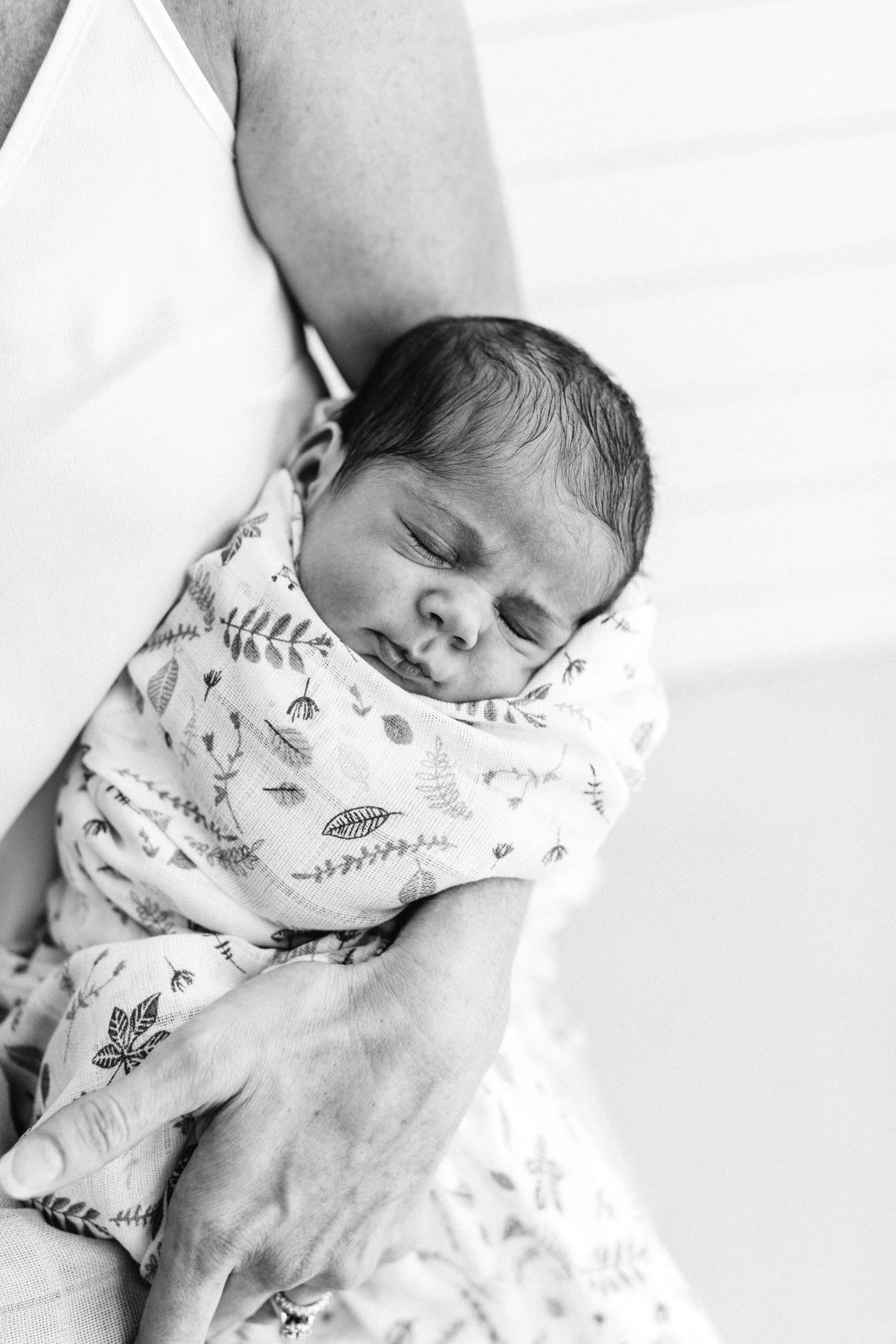 cobbityy-camden-newborn-twin-phootgraphy-violet-brodie-6.jpg