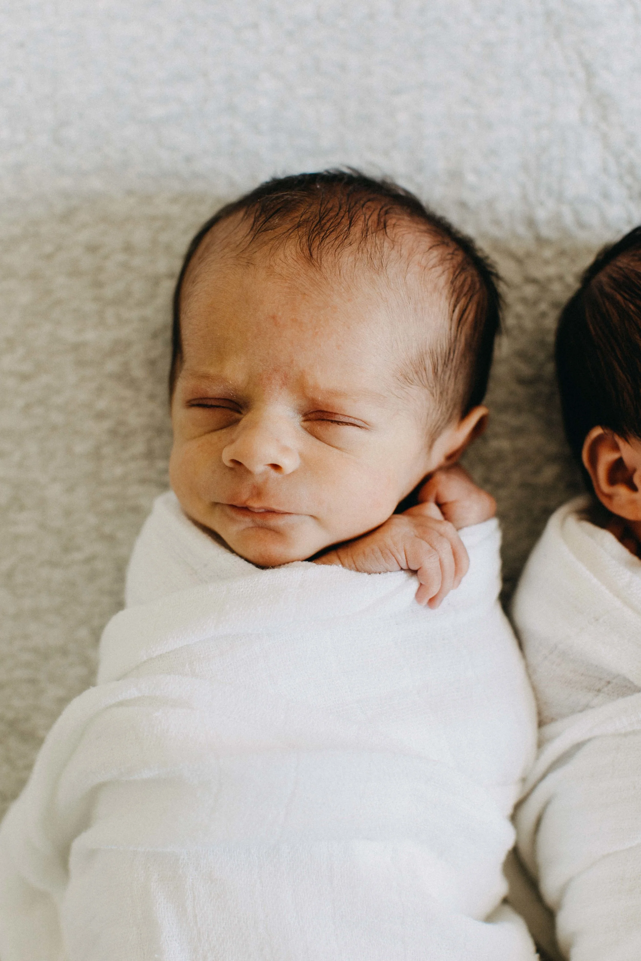 cobbityy-camden-newborn-twin-phootgraphy-violet-brodie-25.jpg
