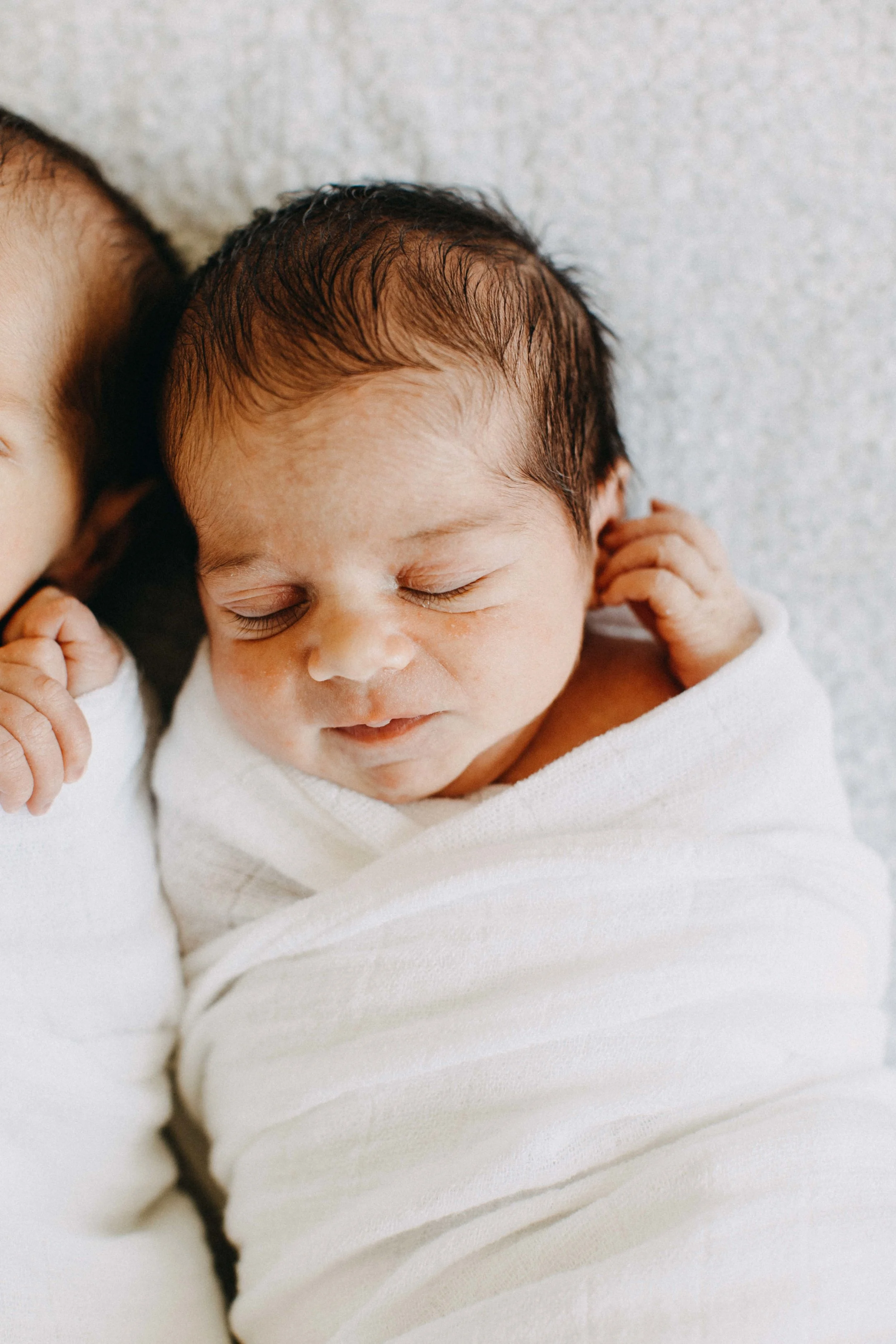 cobbityy-camden-newborn-twin-phootgraphy-violet-brodie-26.jpg