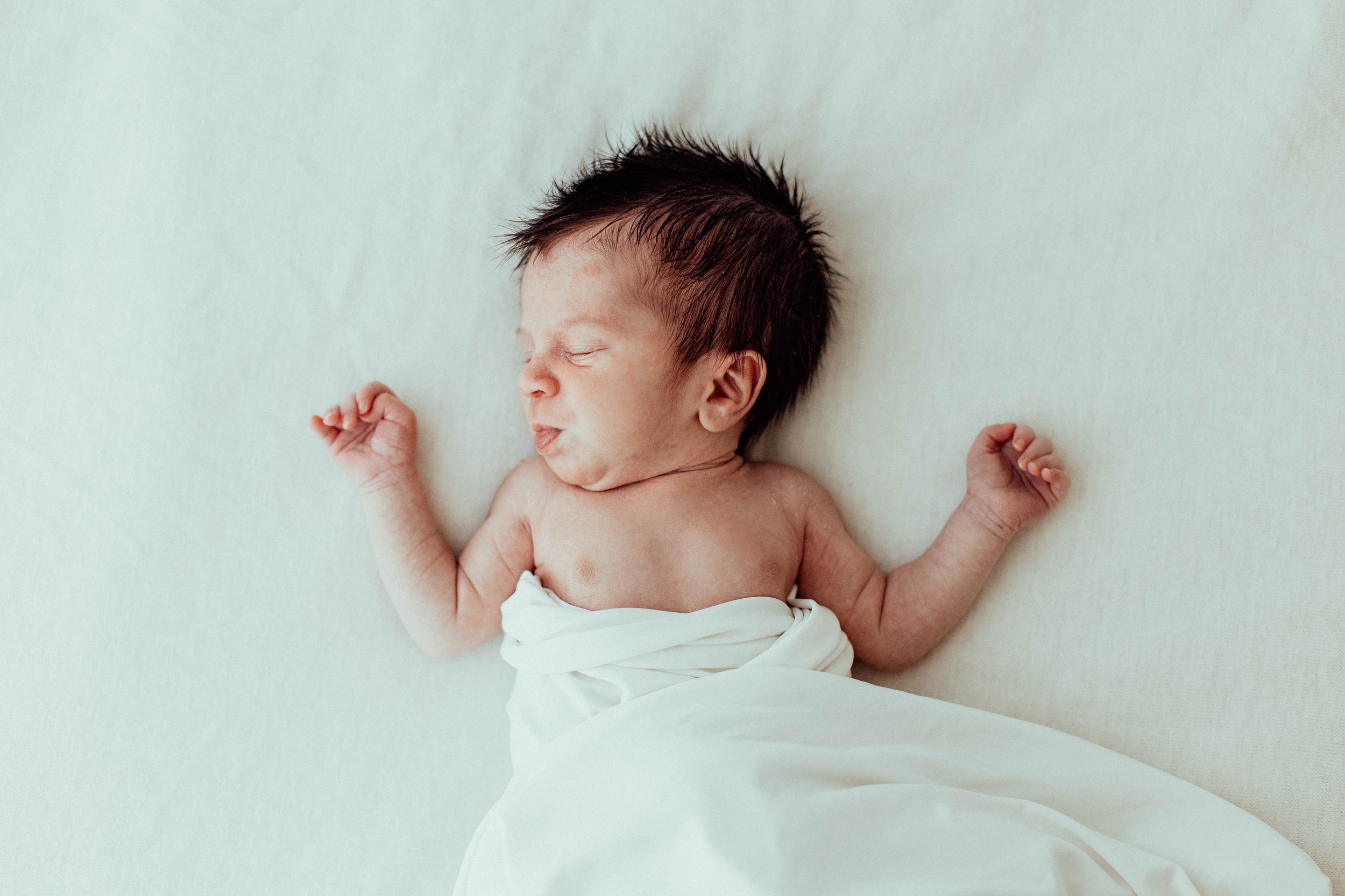 camden-newborn-photography-natural-light-lifestyle-leo-newborn-25.jpg