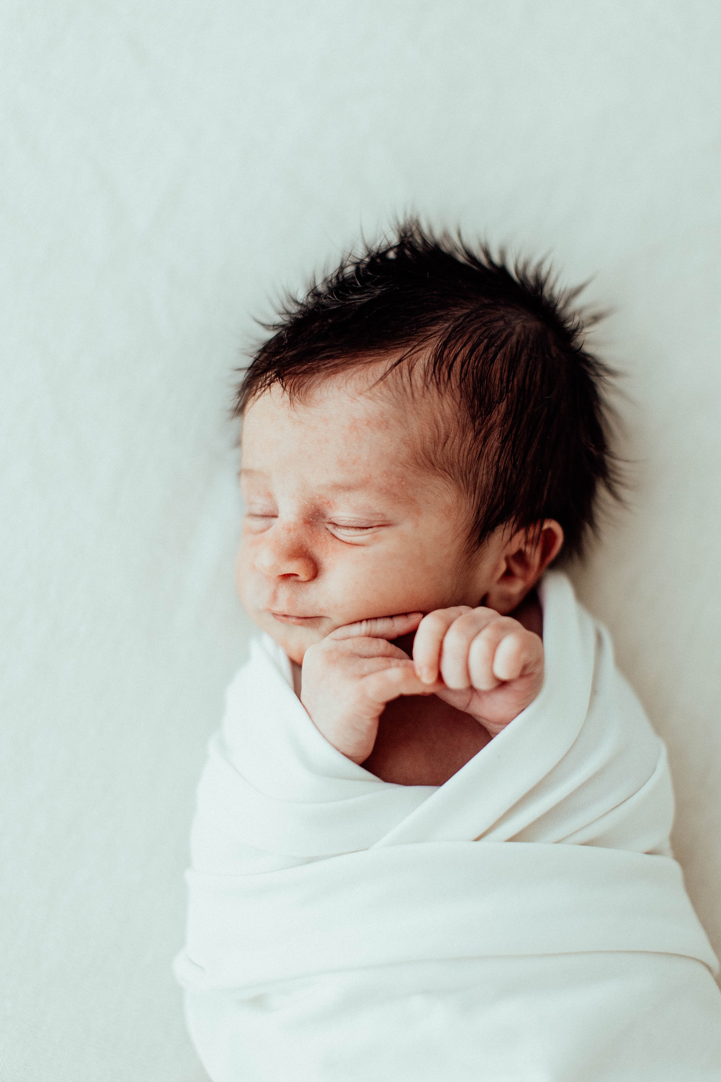 camden-newborn-photography-natural-light-lifestyle-leo-newborn-26.jpg