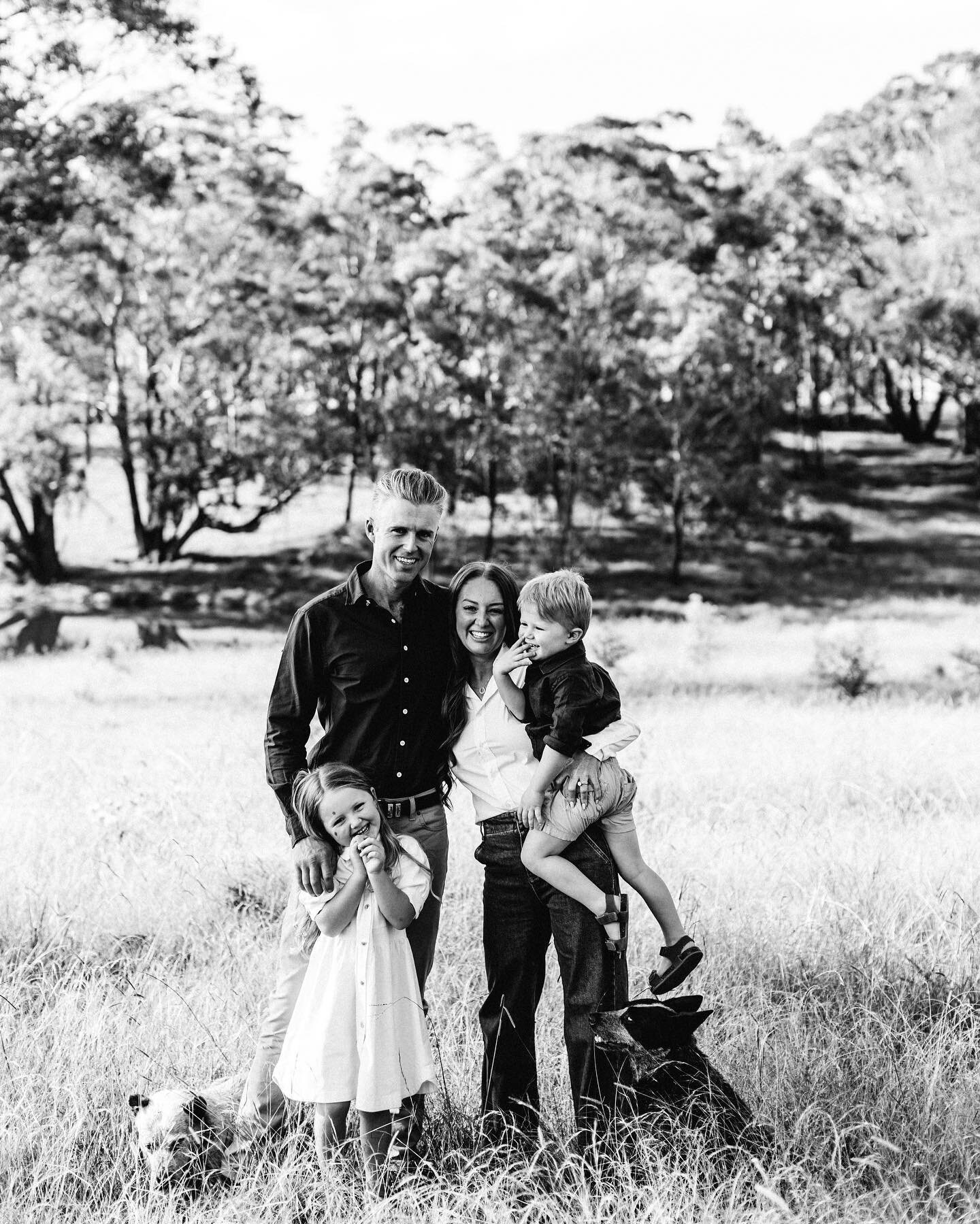 The Warren Family ✨💛

#familysession #naturalfamilyphotography #naturallightphotographer #authenticstorytelling #bowralfamilyphotographer #southernhighlandsphotography  #familyphotography #lovelocalcamden