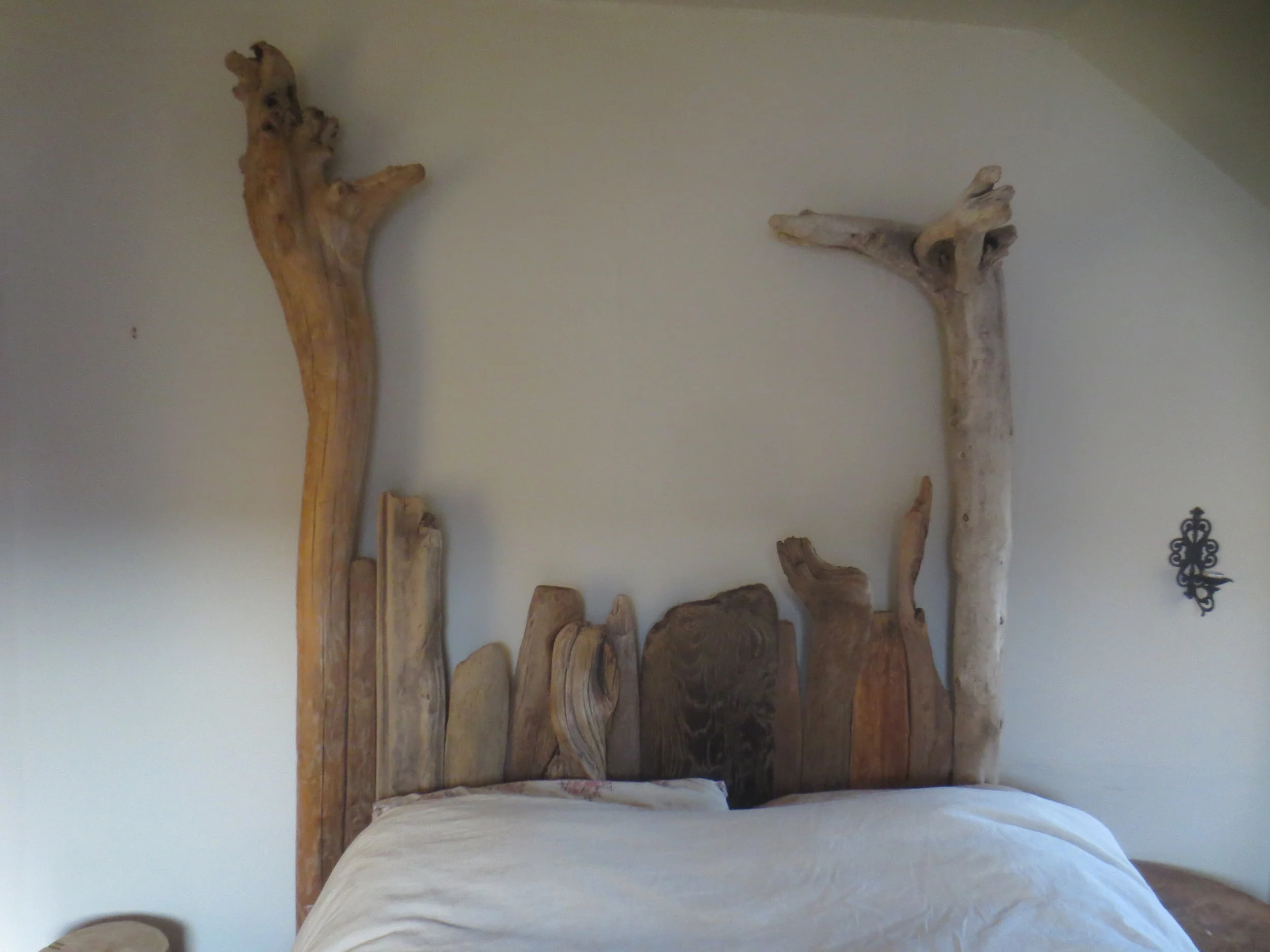  Driftwood headboard for double bed. Raw finish. 610. 