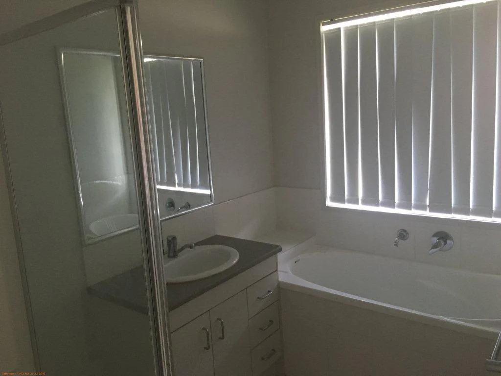 9-Bathroom.jpg
