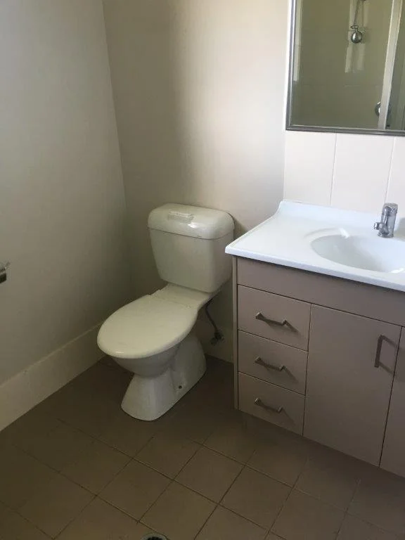 7. Ensuite.jpg