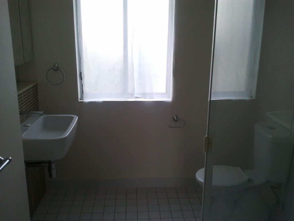 7 ensuite.jpg