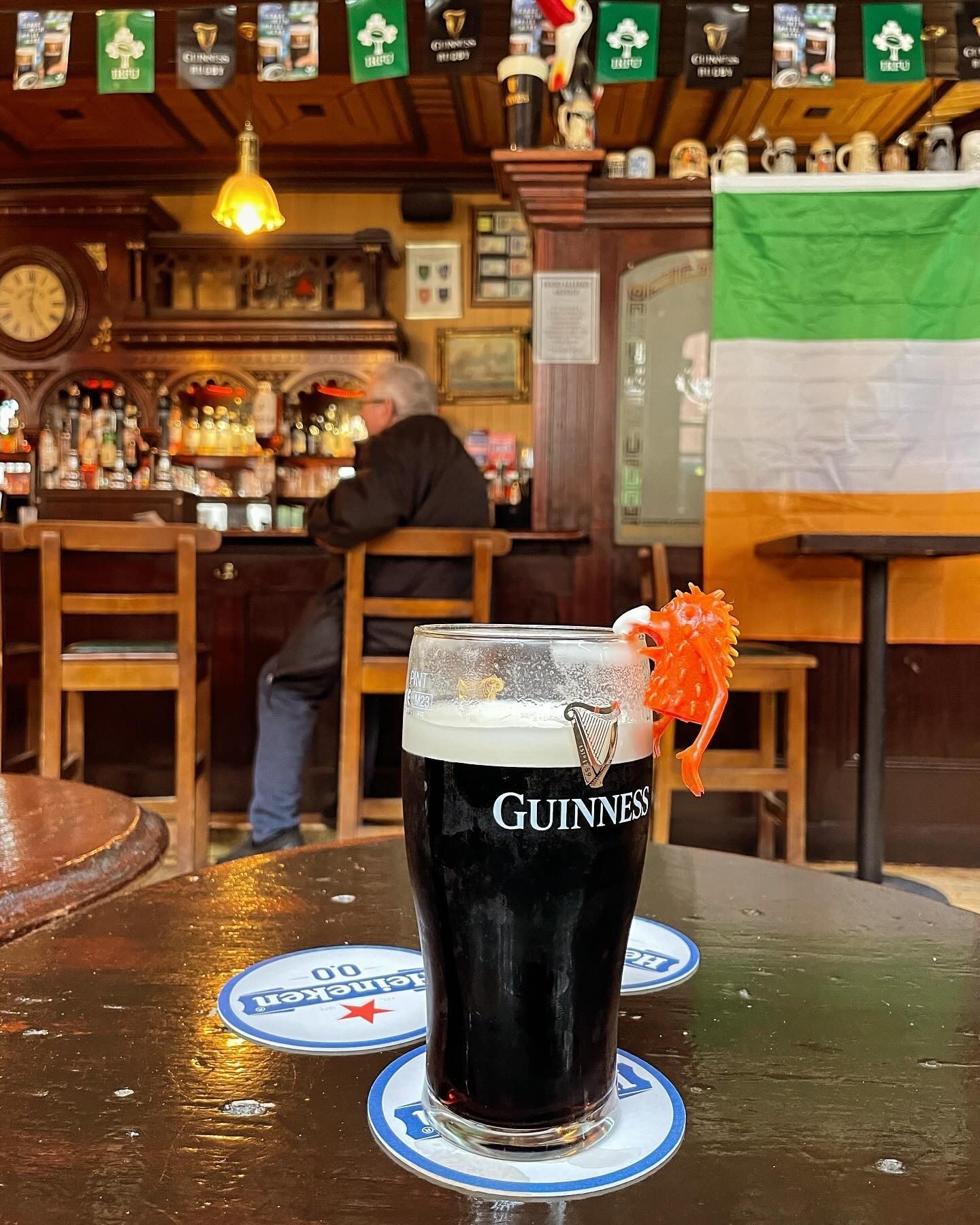 Thanks to @mr_magilacuty for capturing the quintessential Dublin moment: a perfectly poured Guinness awaiting the pleasure of company. Swing by, your seat's reserved and the craic is only beginning! 

#PerfectPint #DublinPubScene #MolloysDublin