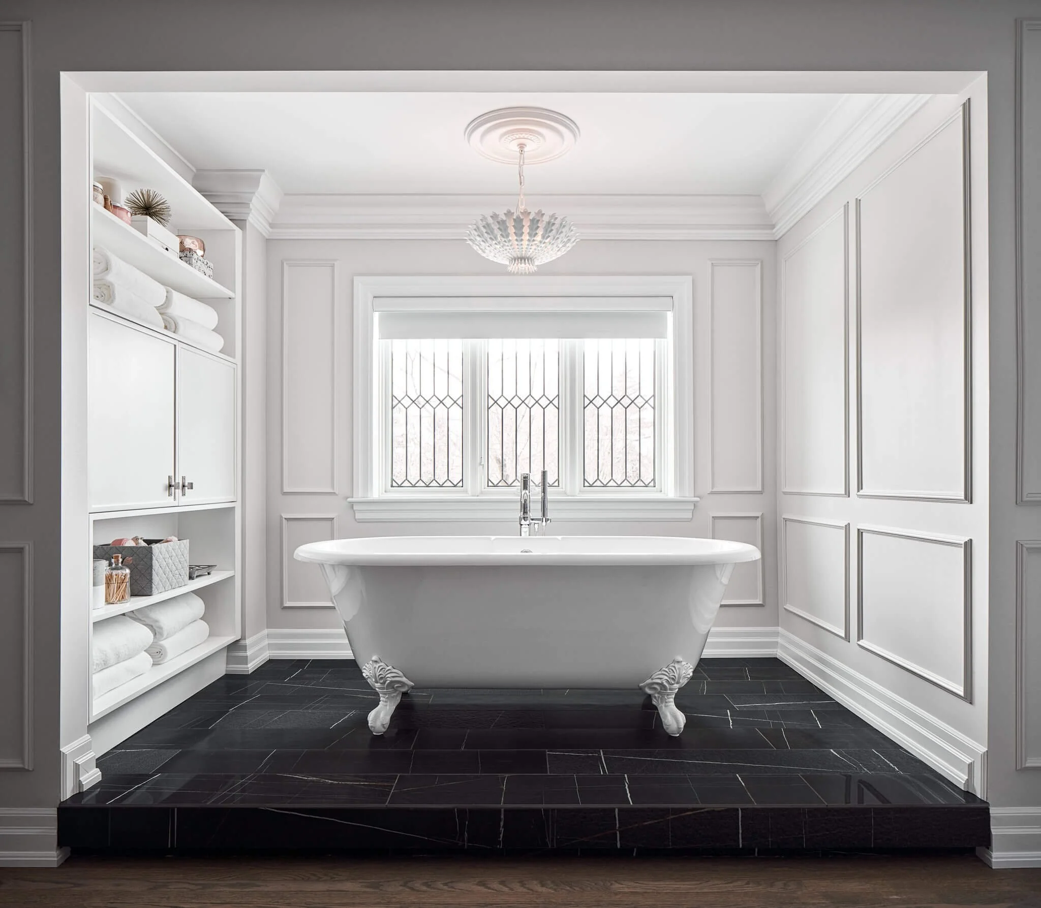 ottawa-classic-ensuite-clawfoot-tub.jpg