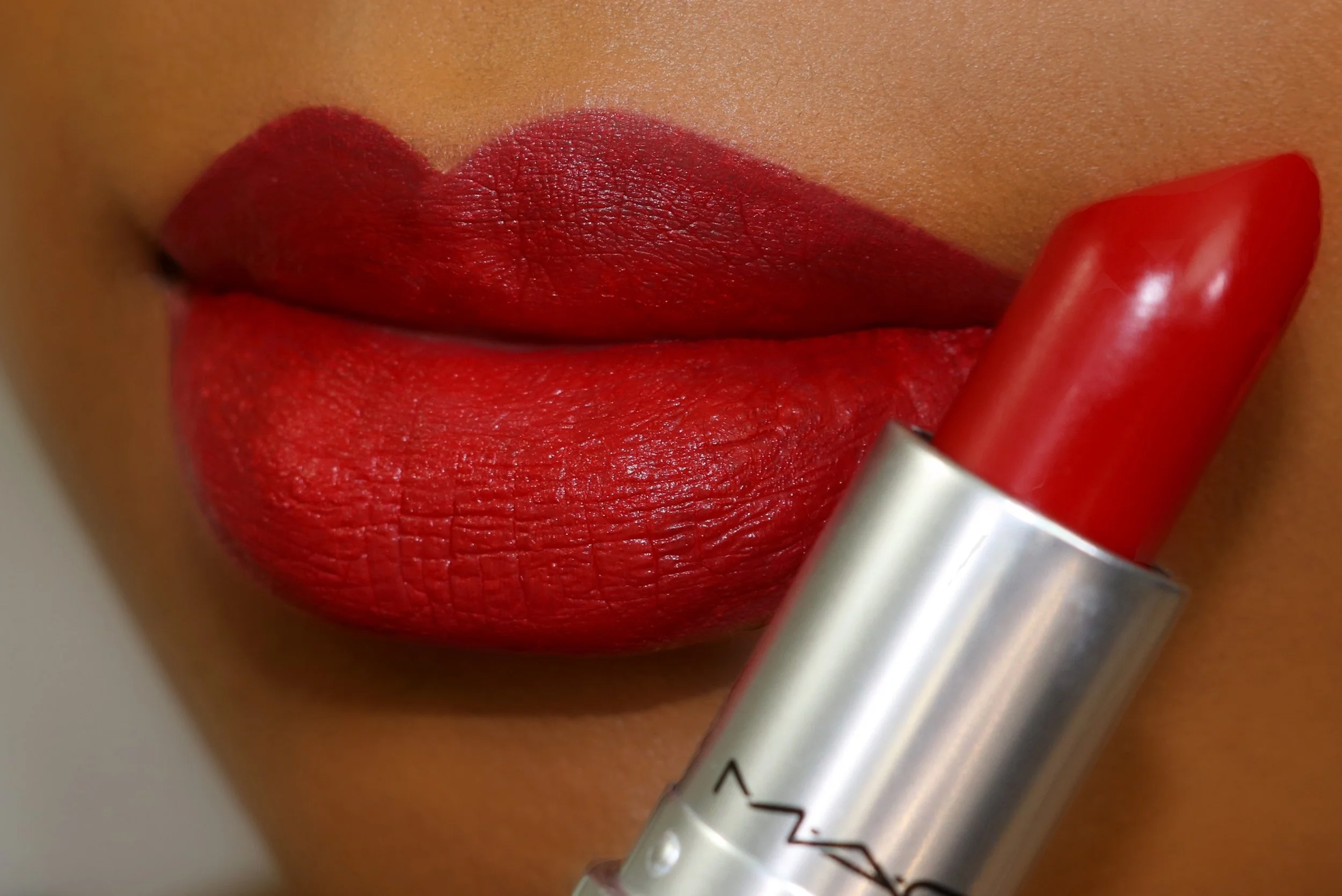 How to Apply Lipstick Without A Lipliner