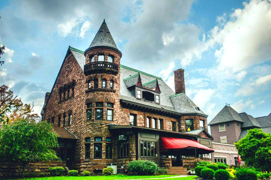 Belhurst Castle.jpg