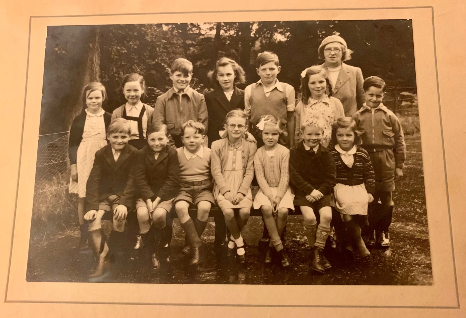 Photo of Ruskie School Pupils with Teacher Mrs Fisher