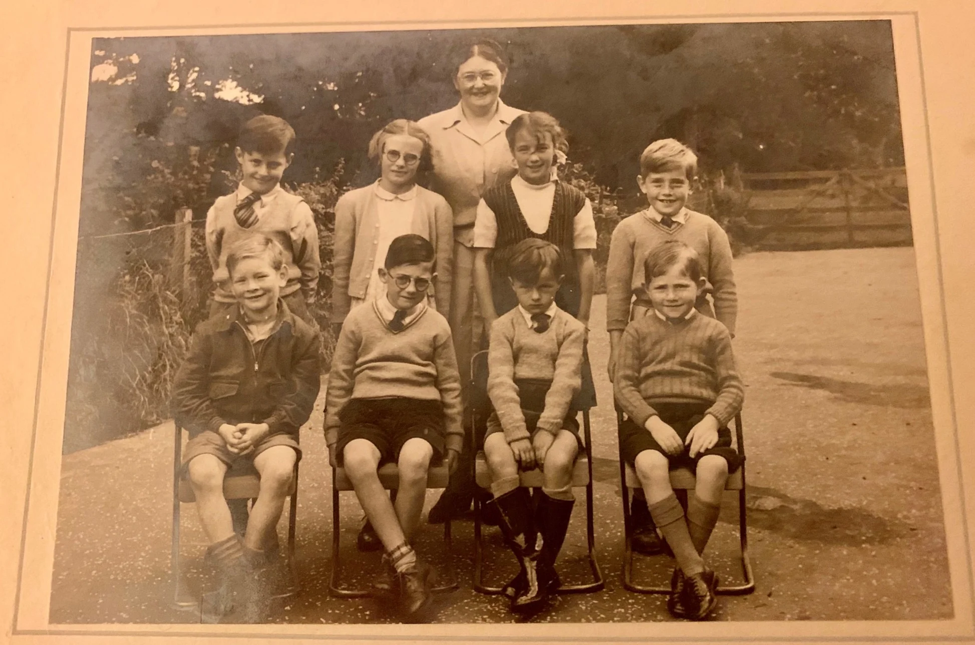 Ruskie School Pupils with Teacher - Mrs Monk from Benbecula