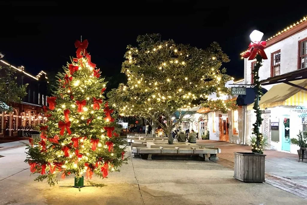 Roll Into the Holidays: Your Savannah Christmas Bike Tour Adventure!