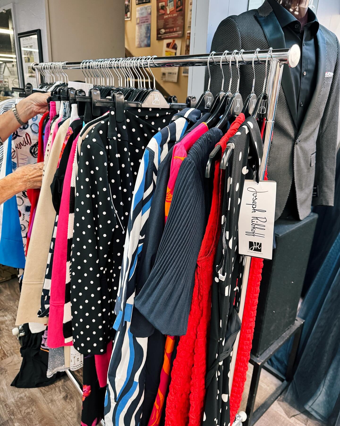 Attention all Joseph Ribkoff sample fans&hellip; We have 200+ brand new samples now in stock!! As a reminder, each piece is unique, so shop now while we have the biggest selection! 

#sample #samplesale #josephribkoff