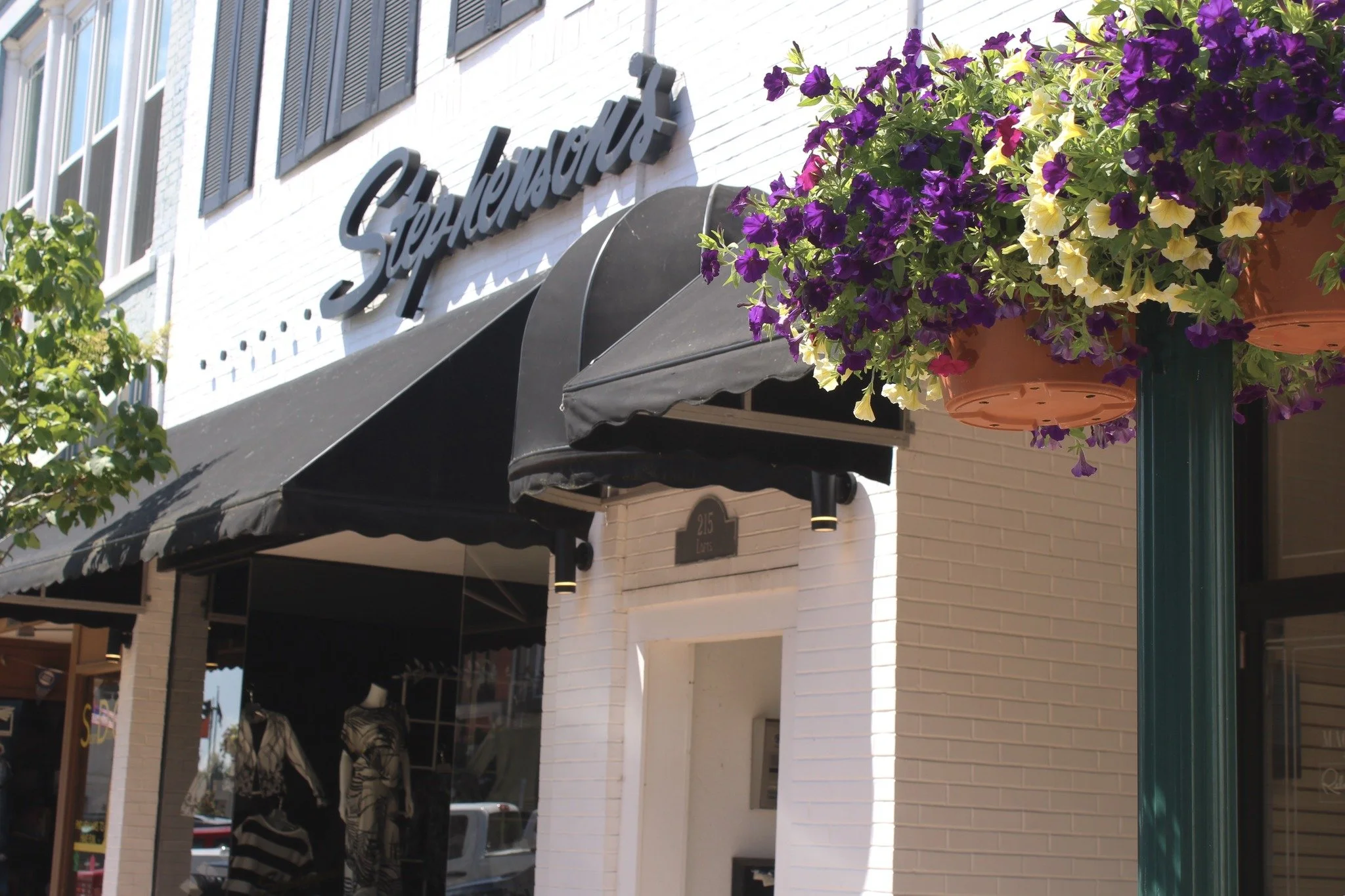 Do you love fashion sales, have an eye for detail, and a knack for connecting with people? We&rsquo;re looking for a Fashion Sales &amp; Merchandiser to join our team! Check out the link below for more info, and email us at jobs@stephensonsofelkhart.