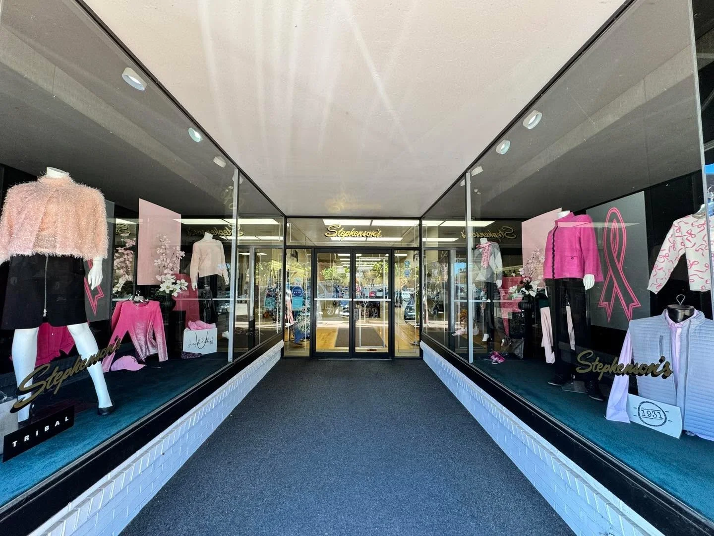 Thinking Pink 🩷 Visit us to check out our beautiful new windows, and shop all things pink in store now!
#shop #shopsmall #windowdisplay #breastcancersupport #pink #pinkribbon