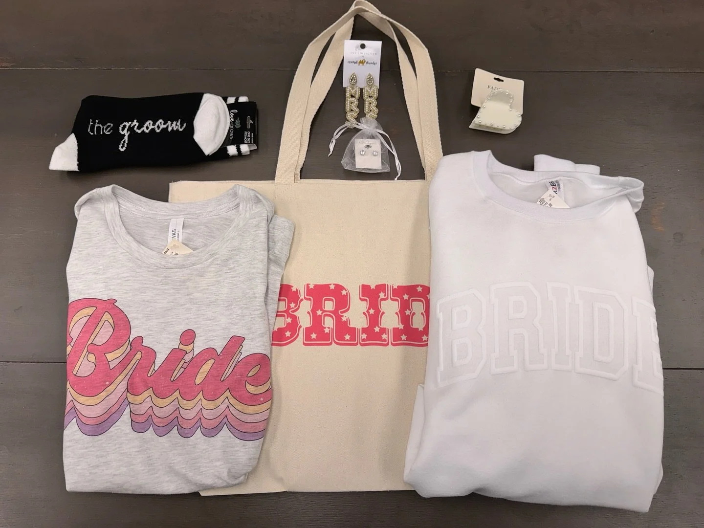 2026 brides&hellip;this is your year!! 🤍🎉
We want to kick things off with a bang - brides, tag your friends for a chance to win this bride-themed gift bag (valued at over $150)! We are also giving away 1 gift card valued at $52, and 1 valued at $26