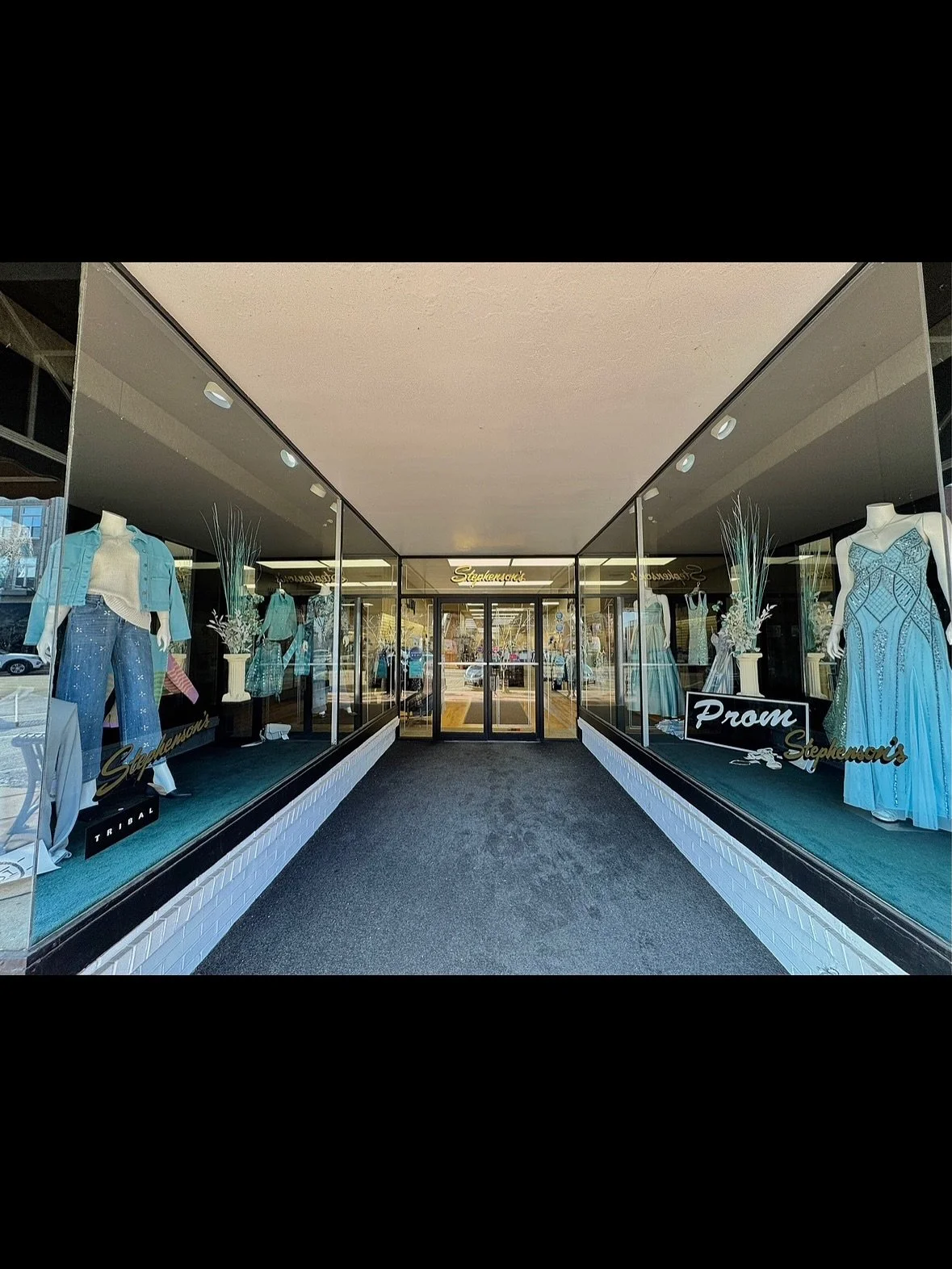 Feeling blue 🩵 Check out some of our new favorite springy pieces now in stock! 

#spring #shopspring #blue #denim #aqua #turquoise #newspring