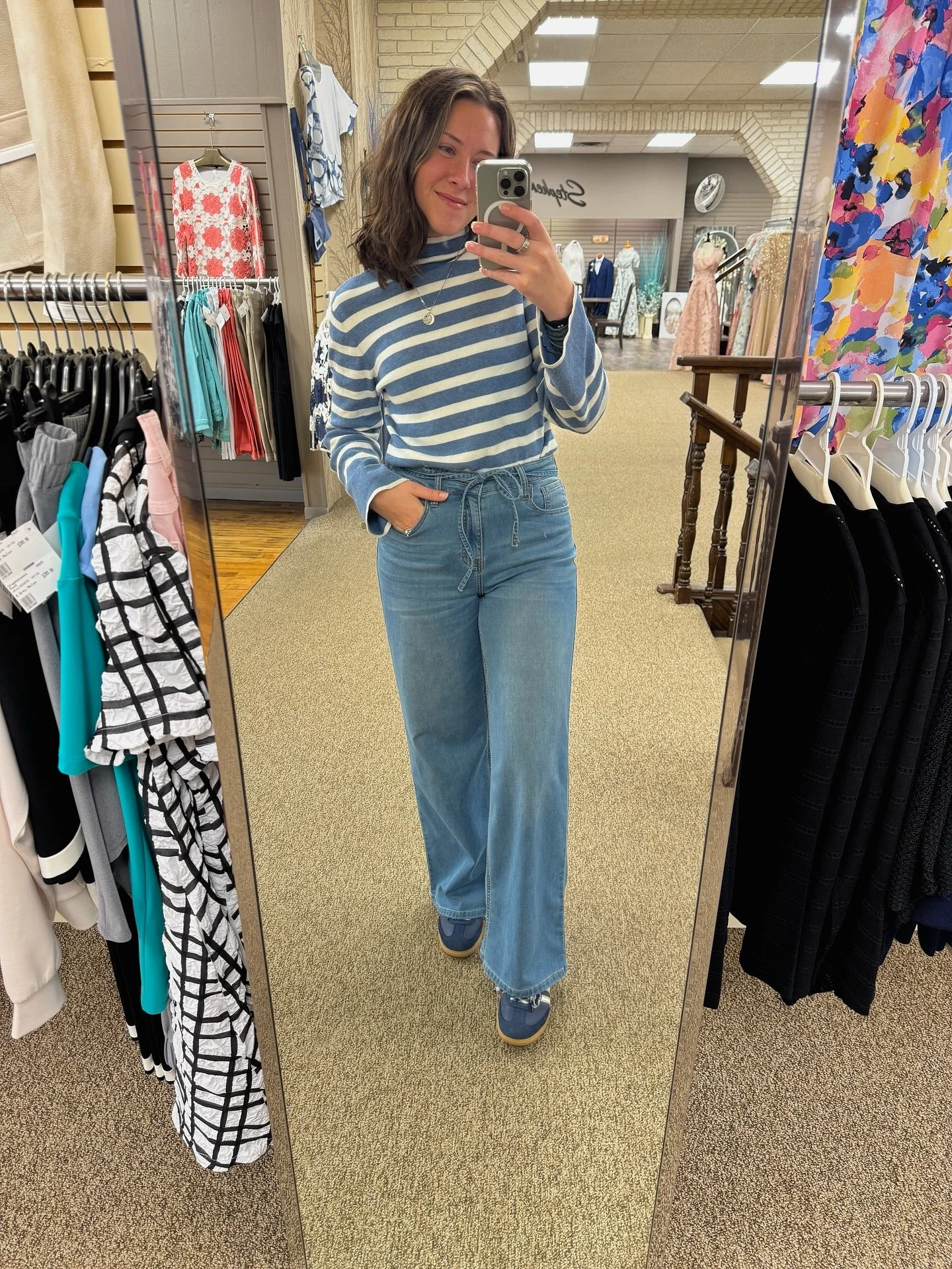 They look like jeans and feel like sweatpants&hellip; These wear-all-day jeans from Flag and Anthem feel as good as they look, and come in at only $69.50! 

#jeans #denim #bluejeans #flagandanthem #womensclothing