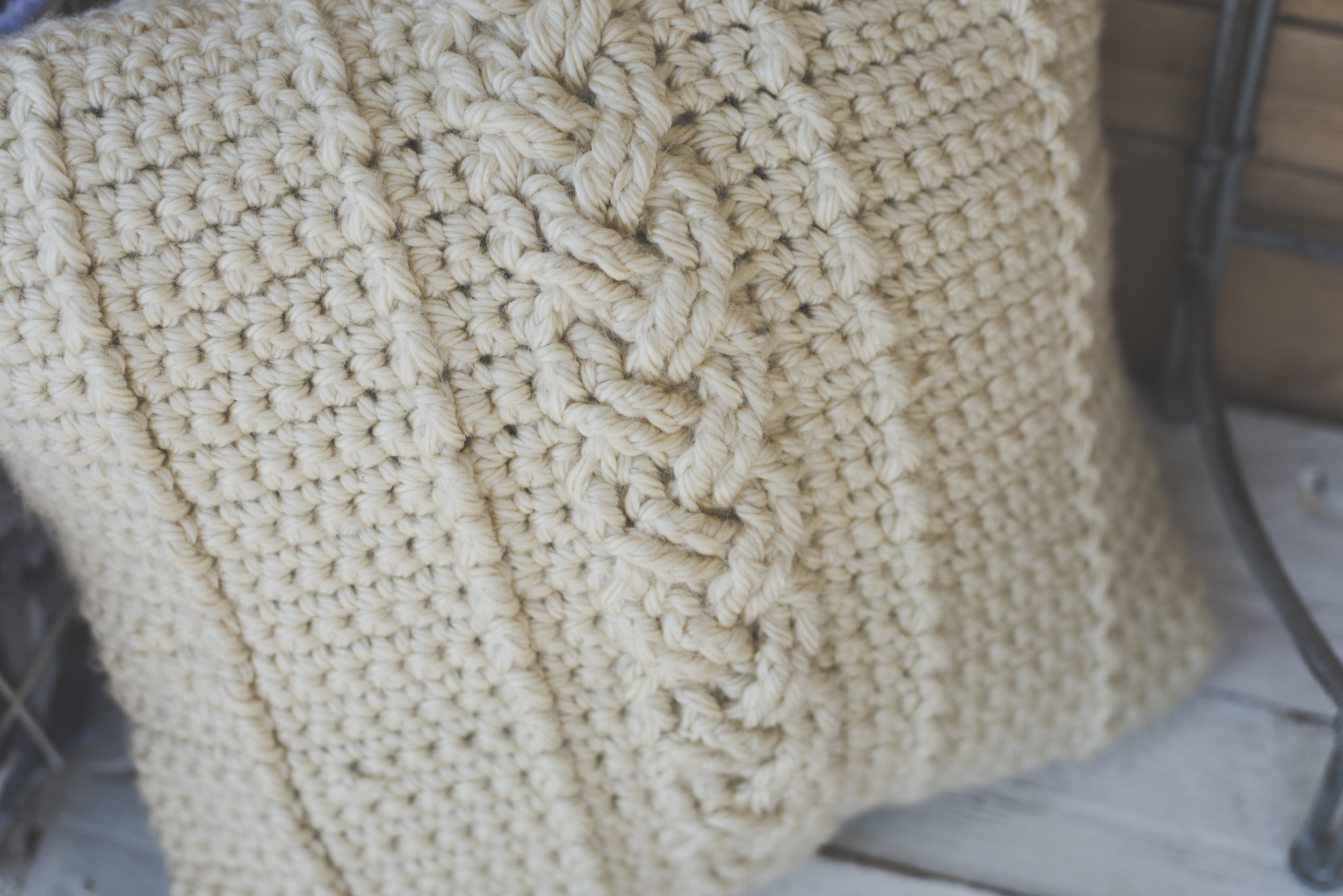 Free cable knit pillow pattern
