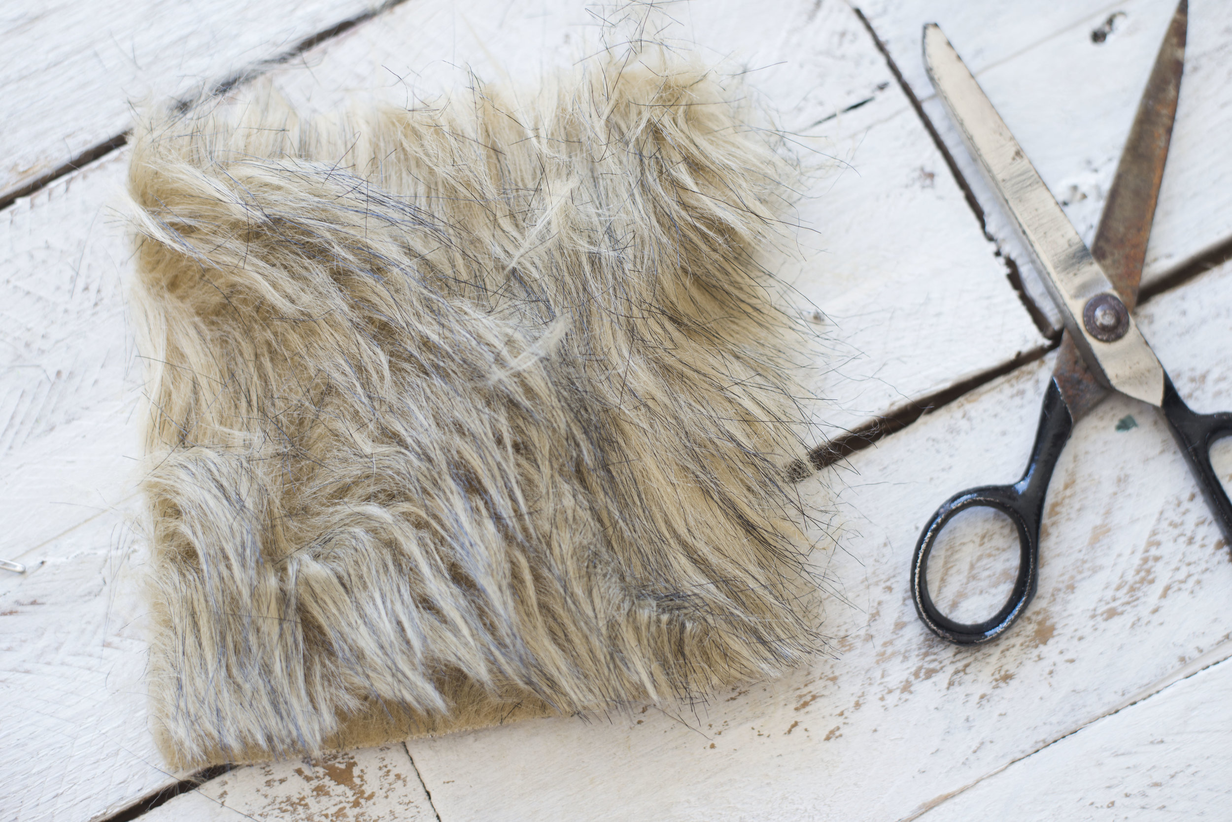 10 DIY Faux Fur Pom Fabric Squares