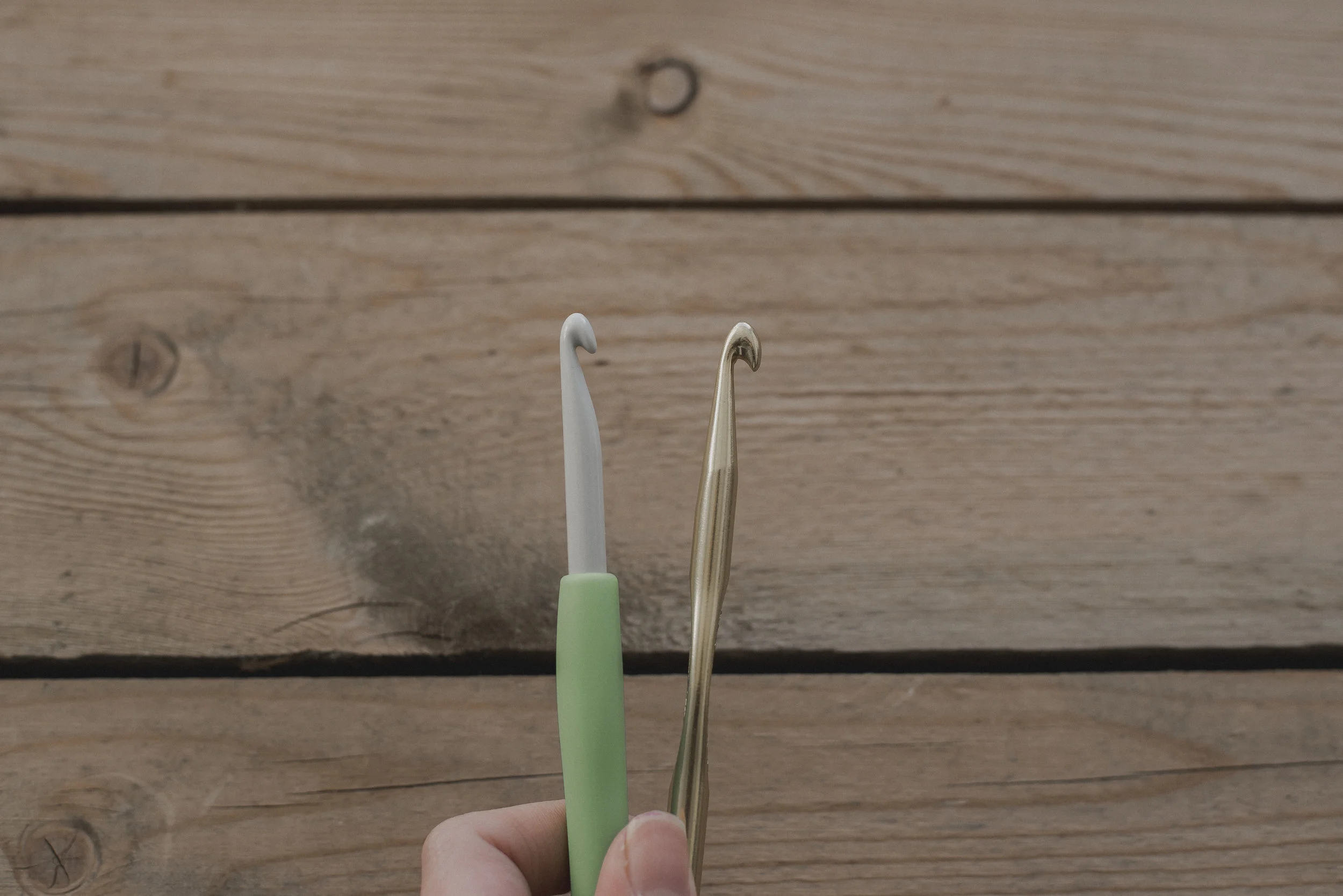 The Clover hook on the left has a shorter, less pointy tip and it proved to work much better than the Boye hook on the right when it came to Homespun. It seemed the hook on the right kept snagging the yarn and making it difficult to work with.