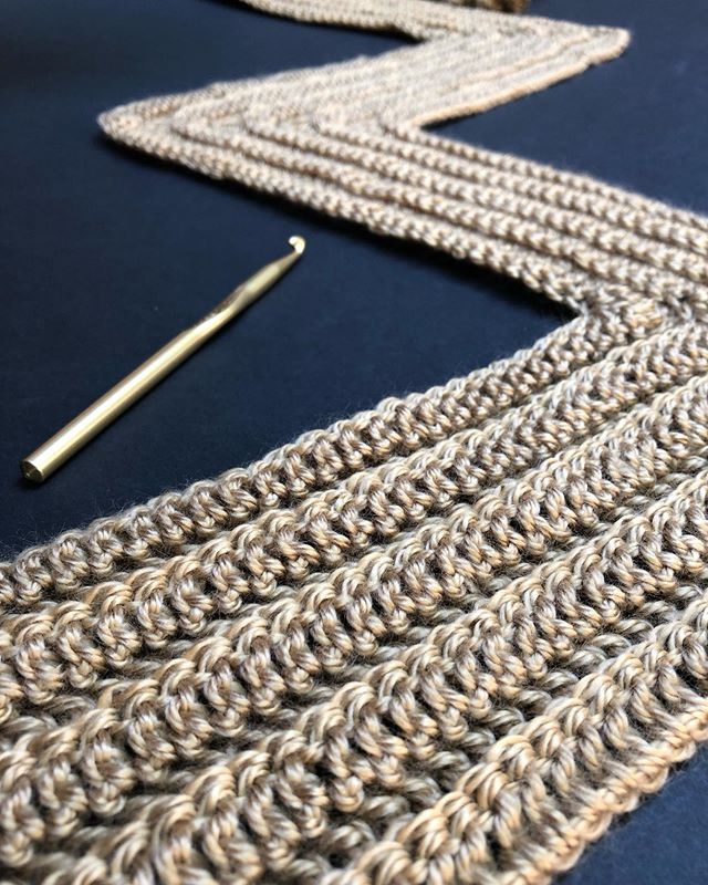 〰️Living that zig zag lyfe 〰️
.
.
.
#megmadewithlove #crochet #crocheting #crochetlove #crochetstitch #crochetpattern #crochetersofinstagram #crochetgirlgang #ourmakerlife #craftastherapy #diy #handmade #yarn