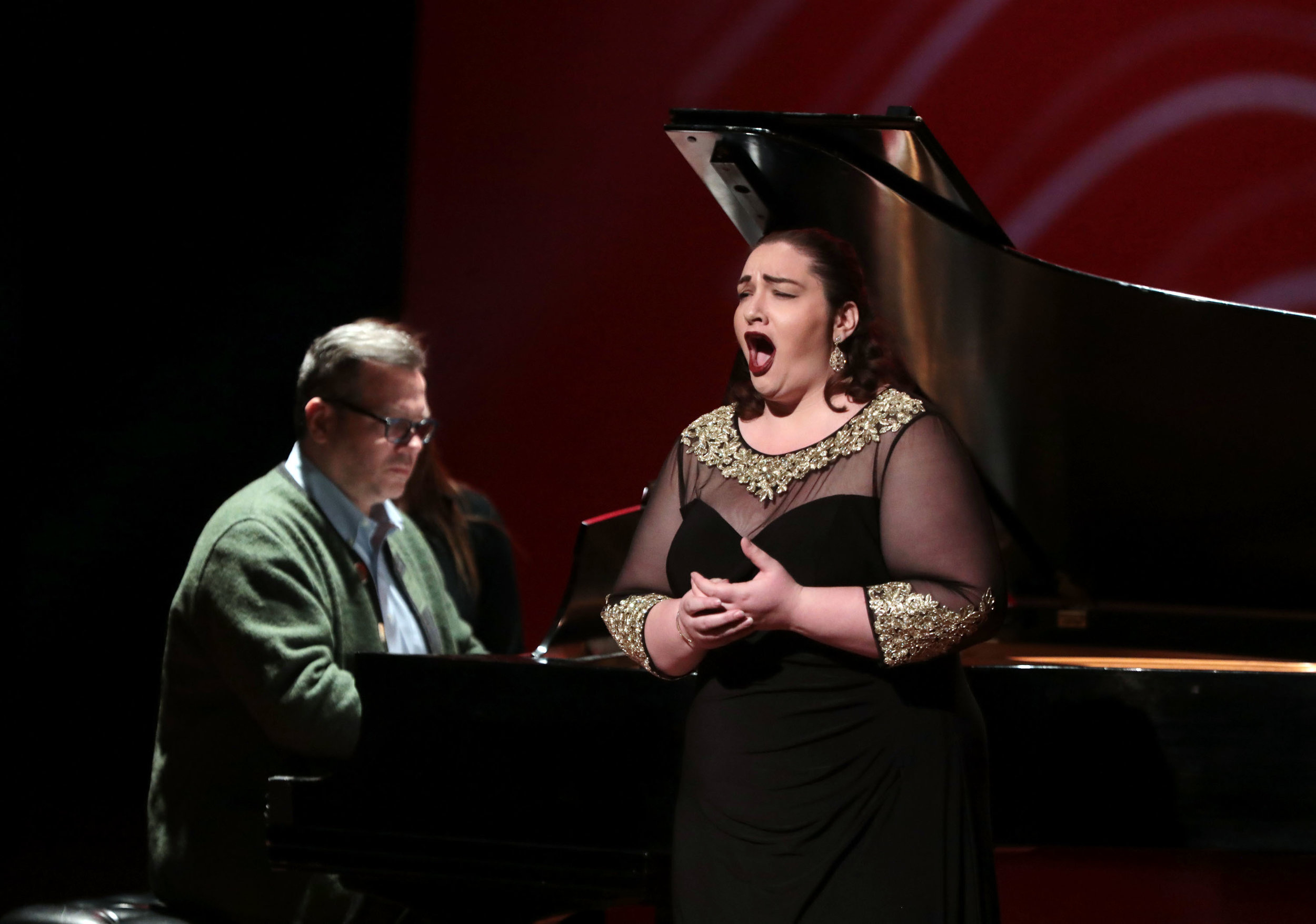  Lindsay performs Plus grand, dans son obscurité from Gounod’s La Reine de Saba with Ed Bak (pianist) 