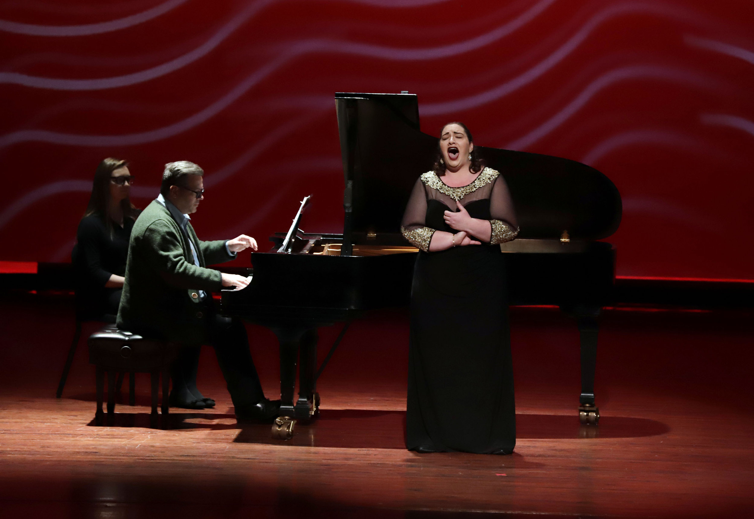  Lindsay performs Plus grand, dans son obscurité from Gounod’s La Reine de Saba with Ed Bak (pianist) 