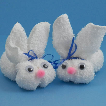  Look how easy and quick you can make  washcloth Easter Bunnies!
