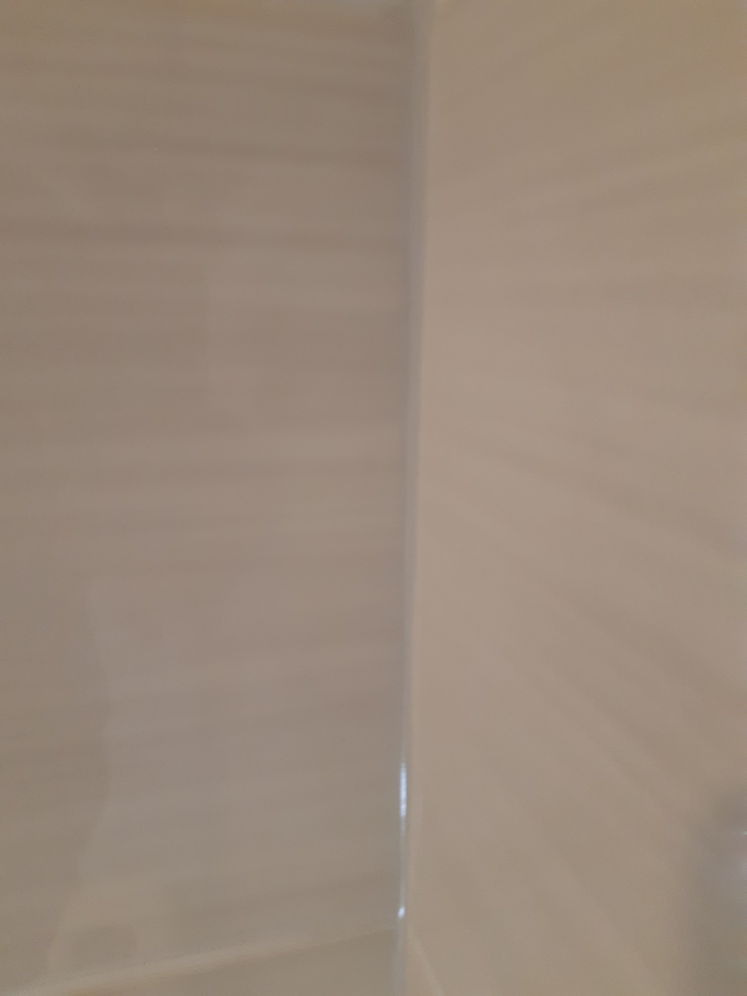 Kylpyhuoneen uusittu silikoni nurkka.jpg