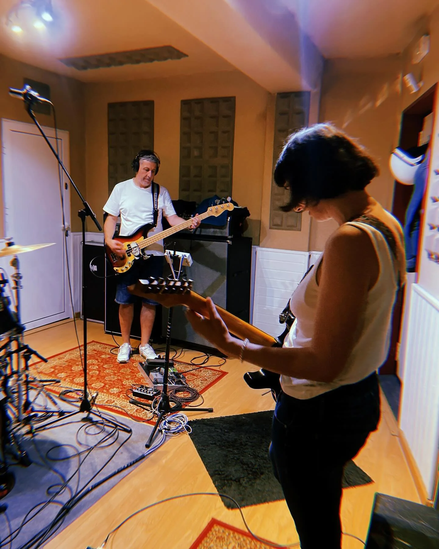 Grabando con @tipulagazz.band . Gran banda y grandes canciones.  #silverrecordings #studio #recordingstudio #recordingsession #bilbao #basquecountry #audio #music #tape #otari #reeltoreel #sounds #echo #drums #analogrecording #otarimx70 #martincapsul