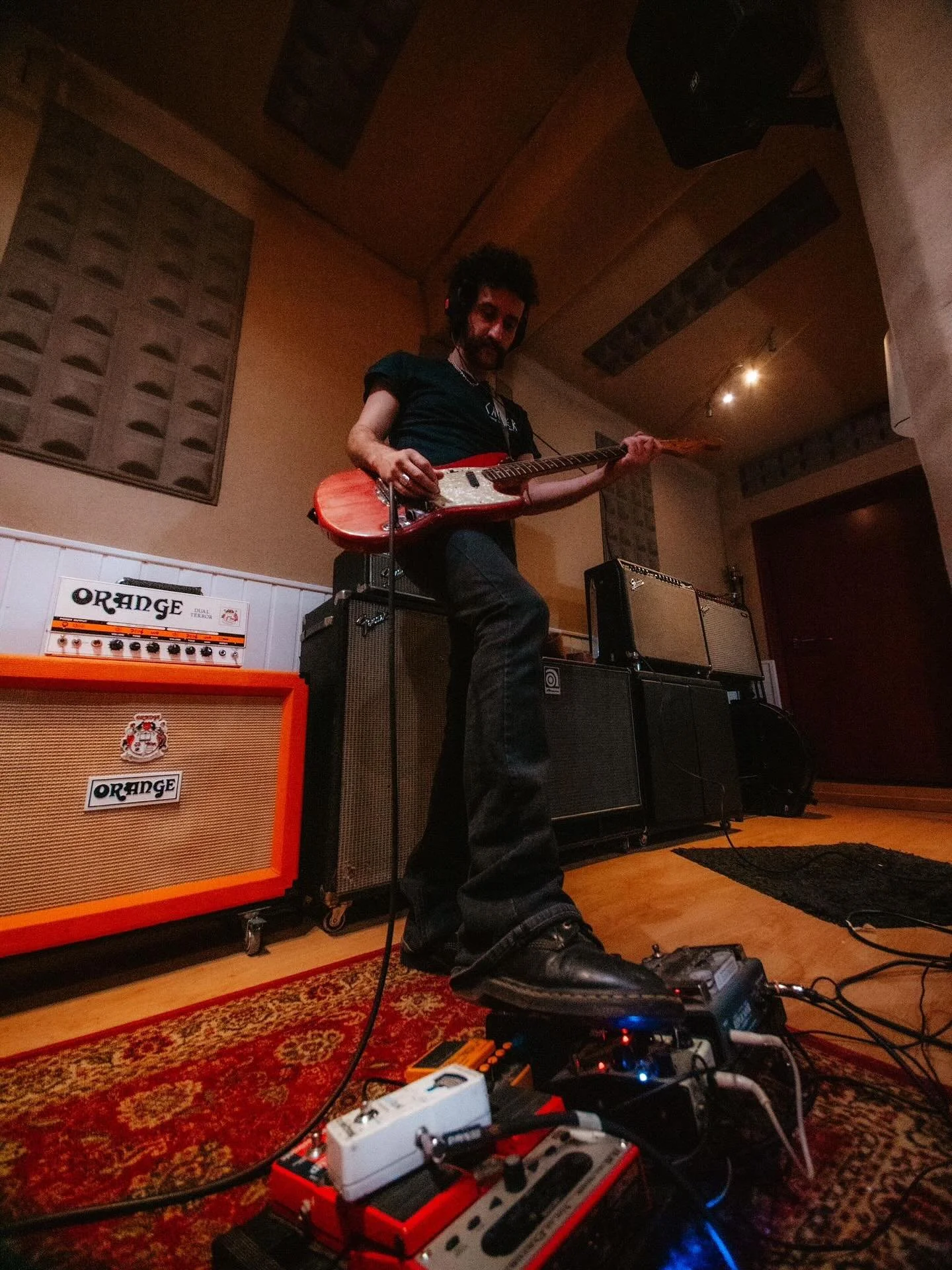 @ladyboy_band recording day 1

#silverrecordings #ladyboy #audio #tape #recordingstudio #reeltoreel #otari #fendermustang #fenderjazzmaster #ludwigdrums