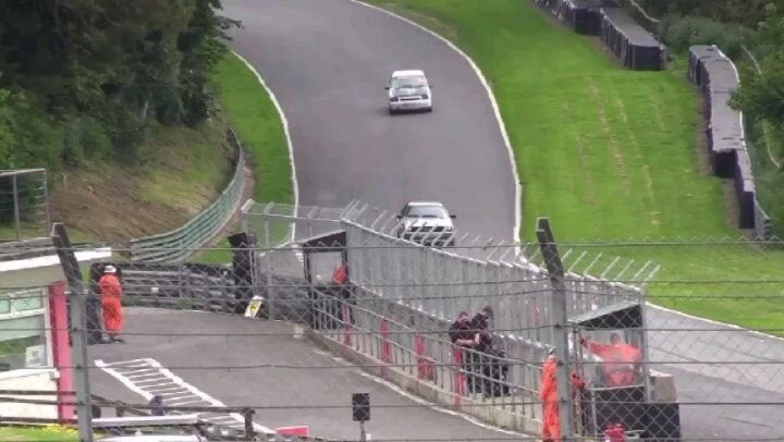 We had a great weekend at @cadwellpark_msv this weekend with the Novas. 

Here is a brief video of some of the action from the 80s race as Jason makes a brave move at Turn 1 to pass Gavin 

Credit : Andrew Kitson

#team #mates #race #video #fun #vaux