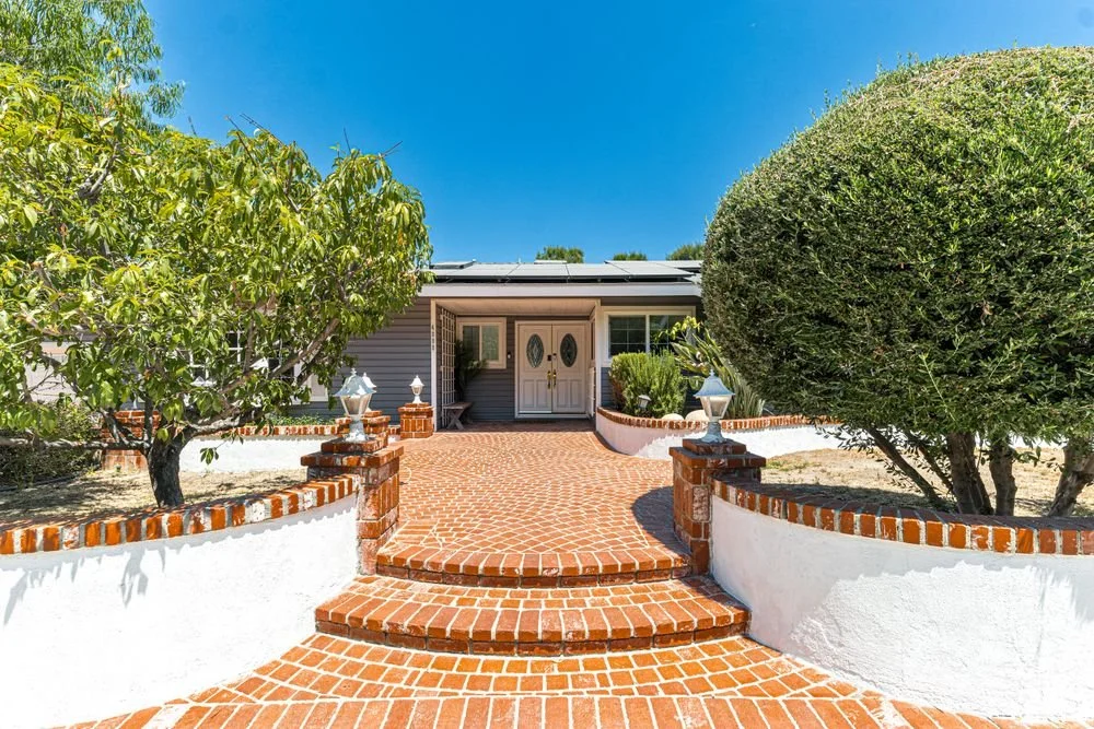 Entryway Pavers vs Concrete Walkways: How to Choose for Your Home