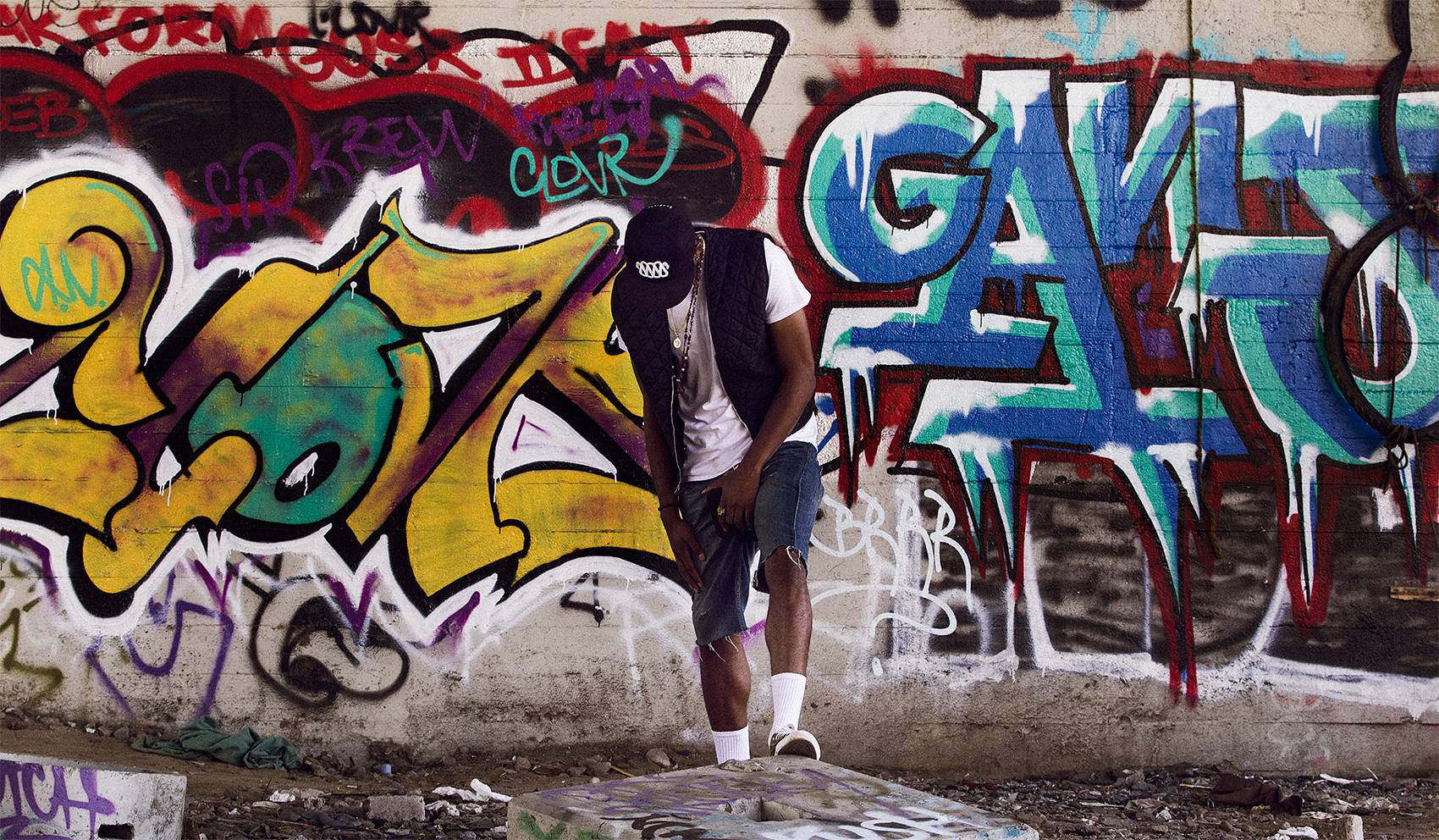 Graffit-behind-01.jpg