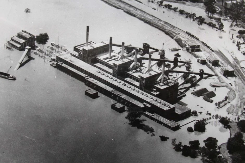 Floodwaters surround the power station at Tennyson in southern Brisbane. Royal Historical Society of Queensland