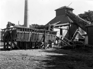 The decommissioned incinerator in 1949. (BCC-B54-213).