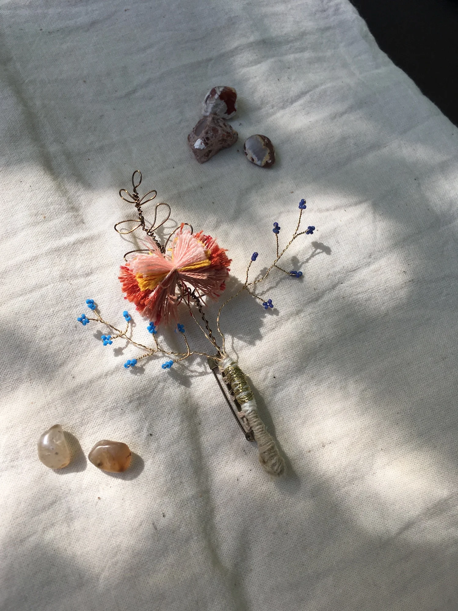 boutonniere pin peach no. 1