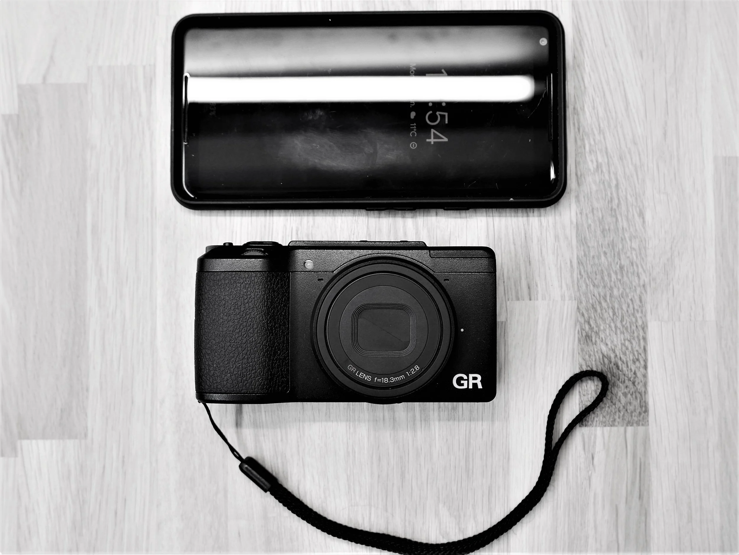 The Ricoh is smaller than many modern day smart phones (Google Pixel 2XL pictured) with the benefit of having a sensor size 23.7 x greater than the camera on the smart phone (Google Pixel 2XL Camera sensor 4.54mm x 3.42mm Vs 23.6mm x 15.6mm of the R…