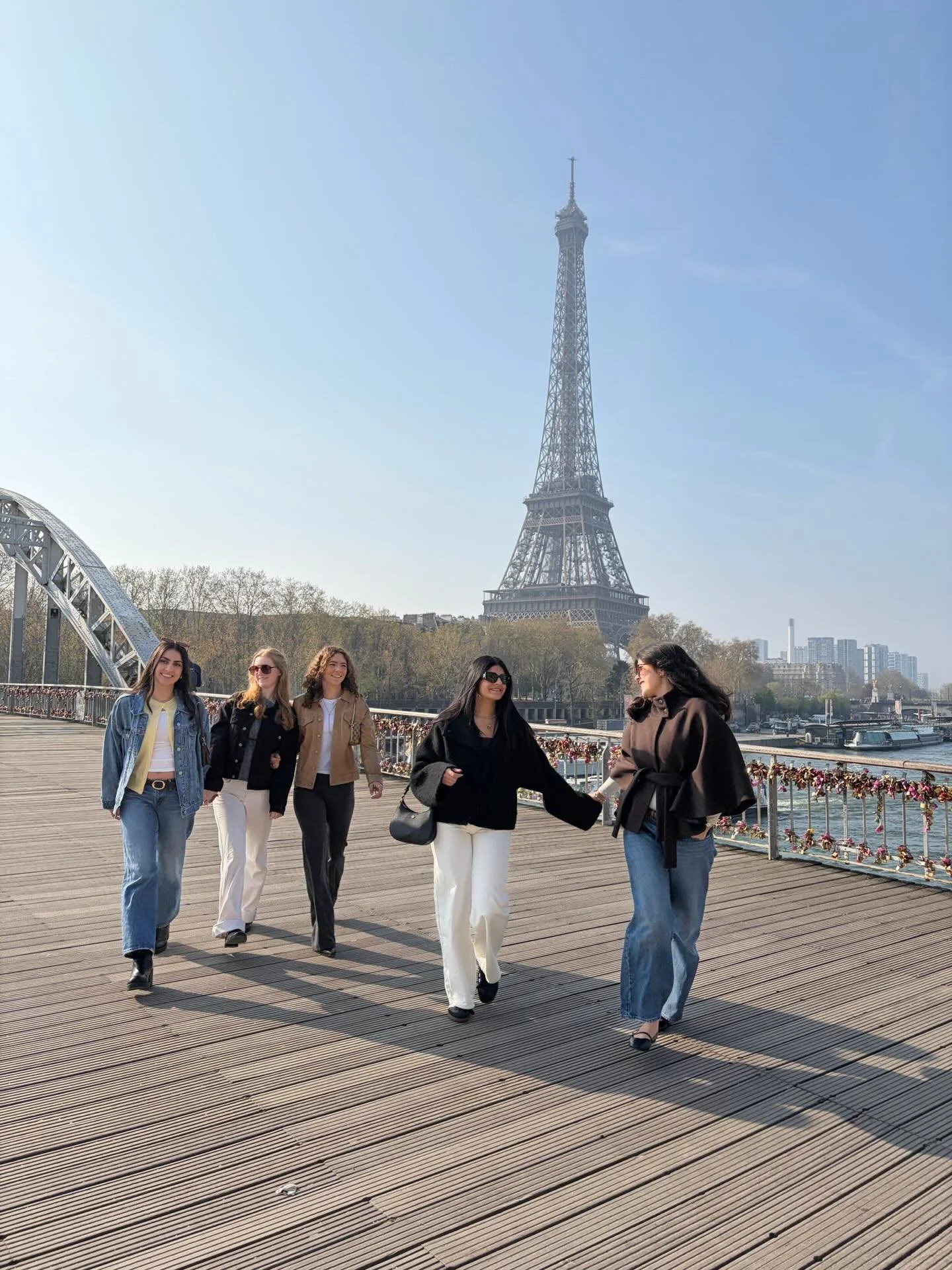 Chi O is so happy to welcome you to the 4549 and show you how much our girls love it here! Happy Admitted Students Day! 🏡🌷💛