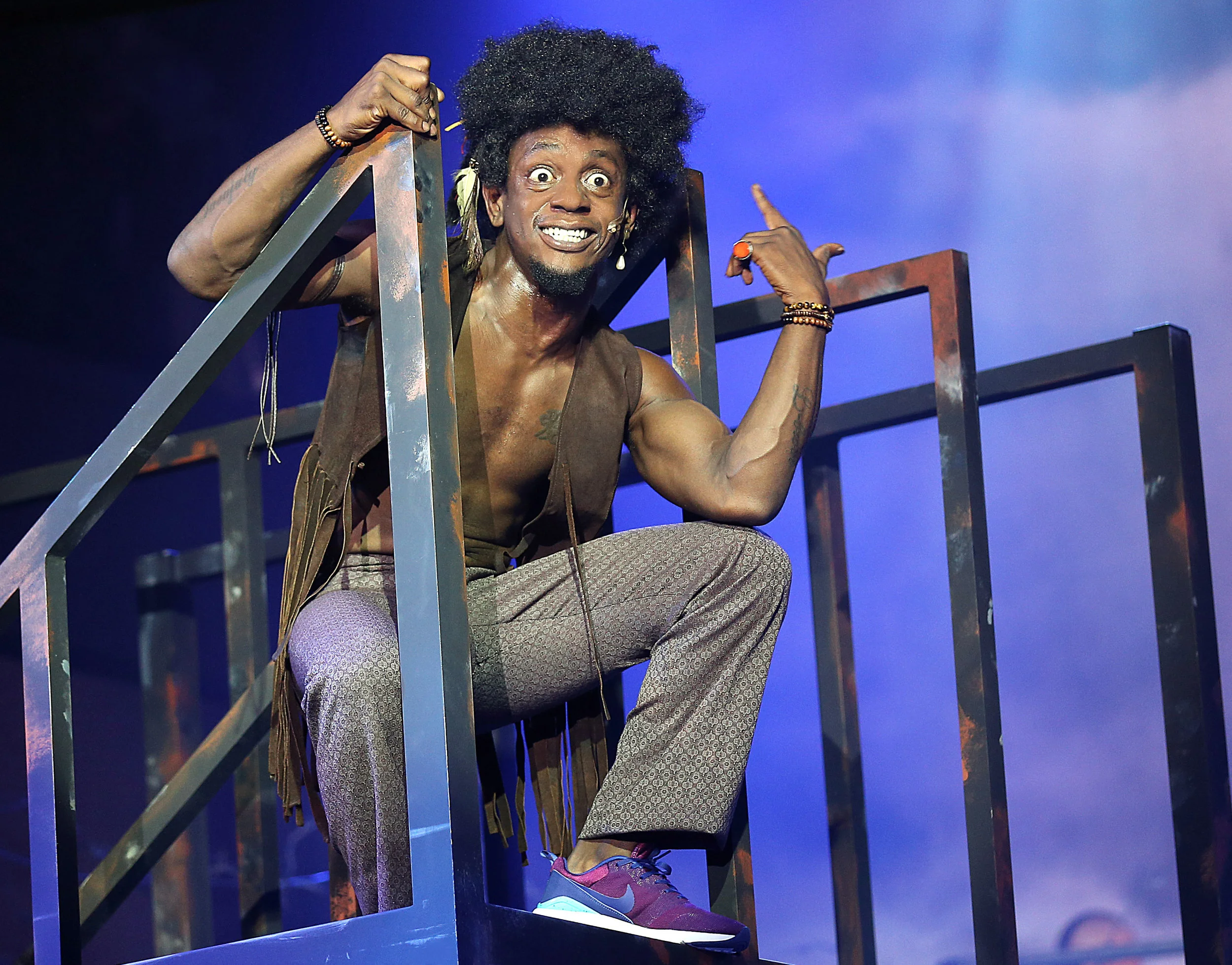 HAIR The Musical Regie Alex Balga Choreographie Jerôme Knols Kostümbild Diego Andrés Rojas Ortiz und Max Wohlkönig Bühnenbild Sam Madwar Musikalische Leitung, Arrangements Christian Frank