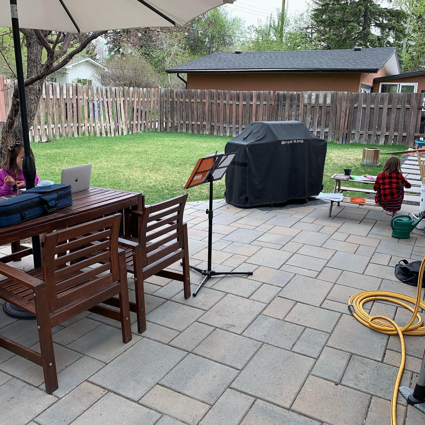 Let&rsquo;s extend the weekend! #homeschooling outside 🌷 for the win this morning. After a month of working in the basement this is a wonderful change. We are even doing violin 🎻 practice outside! 

Going into this week how are you adjusting to kee