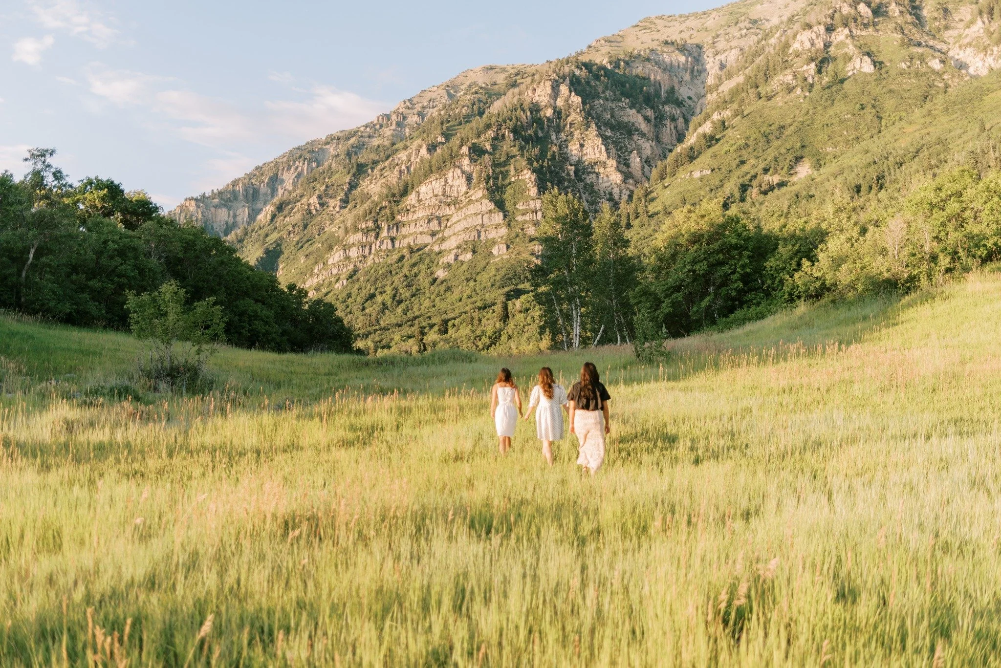 The leaves are changing and so are my booking spots &mdash; don&rsquo;t wait to snag your fall session! 🌿

If you're having trouble getting together an outfit for your family's fall mini/session, I just uploaded a new blog post to help you out :) Cl