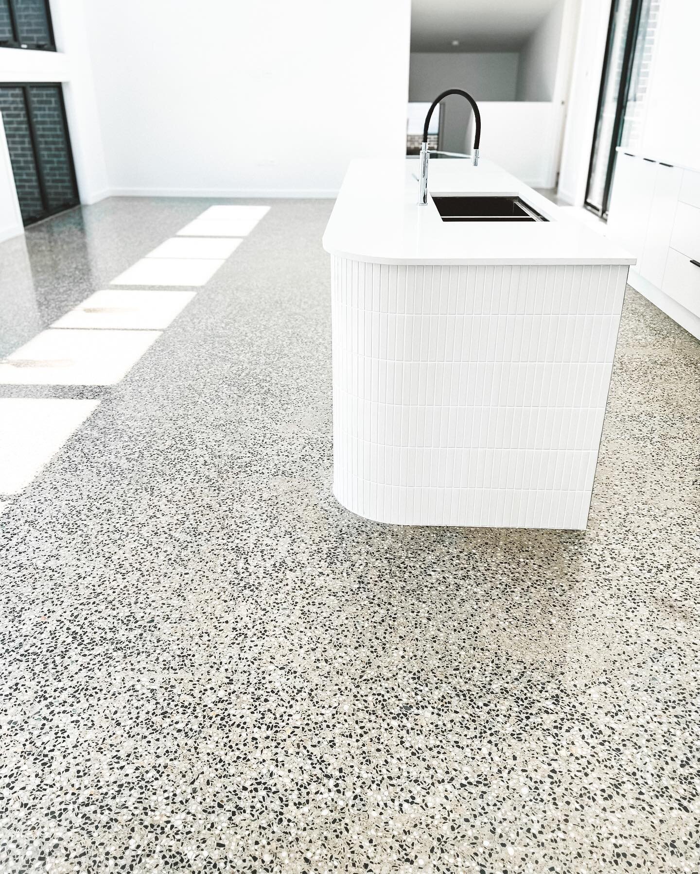 Bright and white 🤌🏽

#homeinspo #polishedconcrete #homedecor #flooring