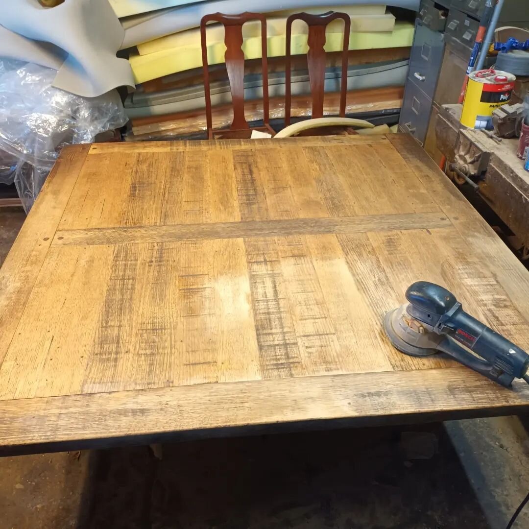 Oak dining table with rustic finish...full strip and repolish..
#undercoverupholstery
#furniturerestoration 
#furniturepolishing 
#diningtable 
#hillsdistrict